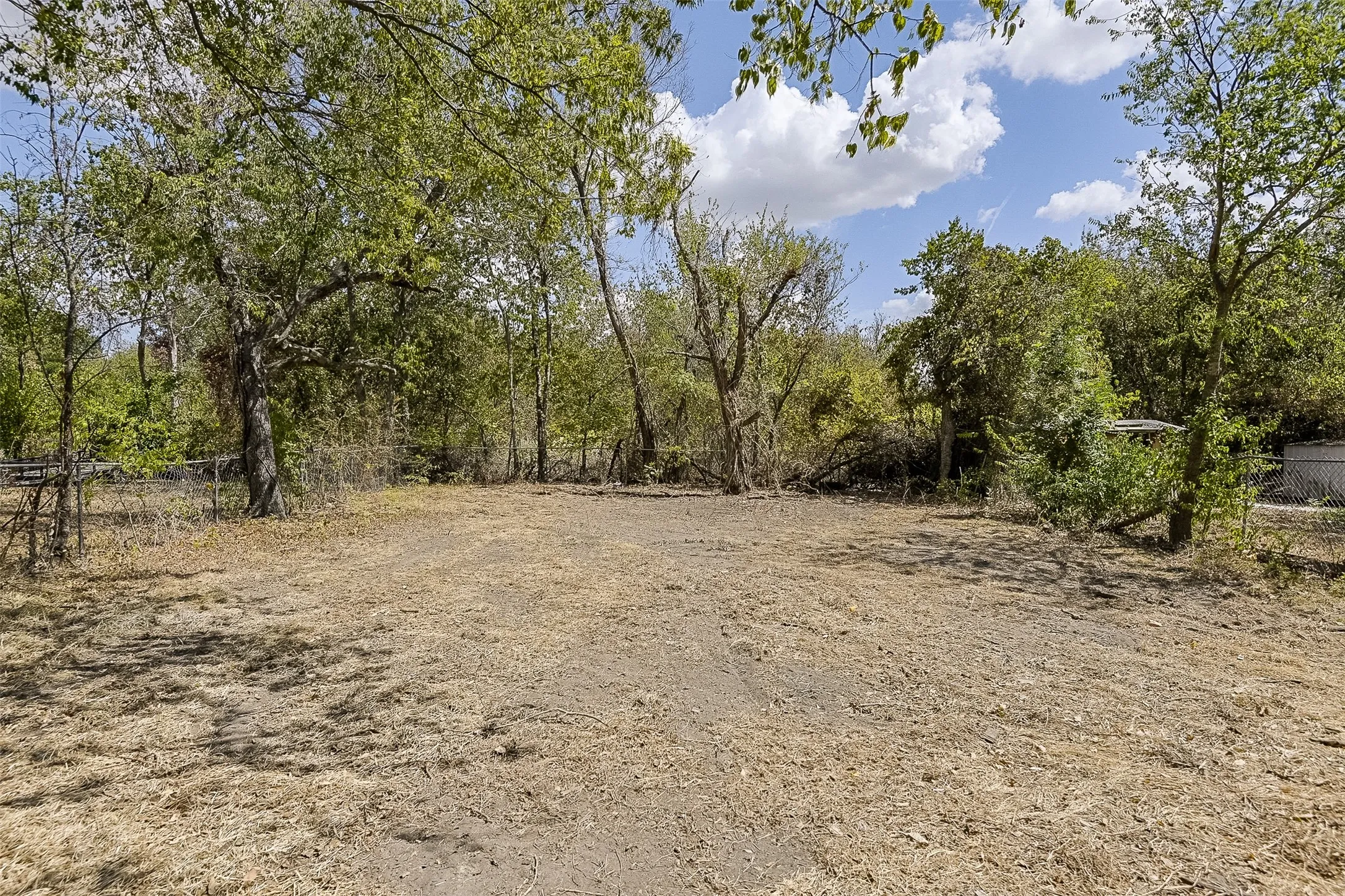 Single Family Residence For Sale in Kaufman County , 1108 N Catherine Street, Terrell, Texas 75160, 2 Bedroom, 1 Bathroom, 1 Garage spaces, 740 Sqft, built in 1970, mls#21389617, Real Estate Agent in Terrell, Homes For Sale in Kaufman county, Homes For Sale in Terrell, Realtor in Terrell Texas, Real Estate Brokerage Independent Realty Texas, Luminita Cordes Realtor