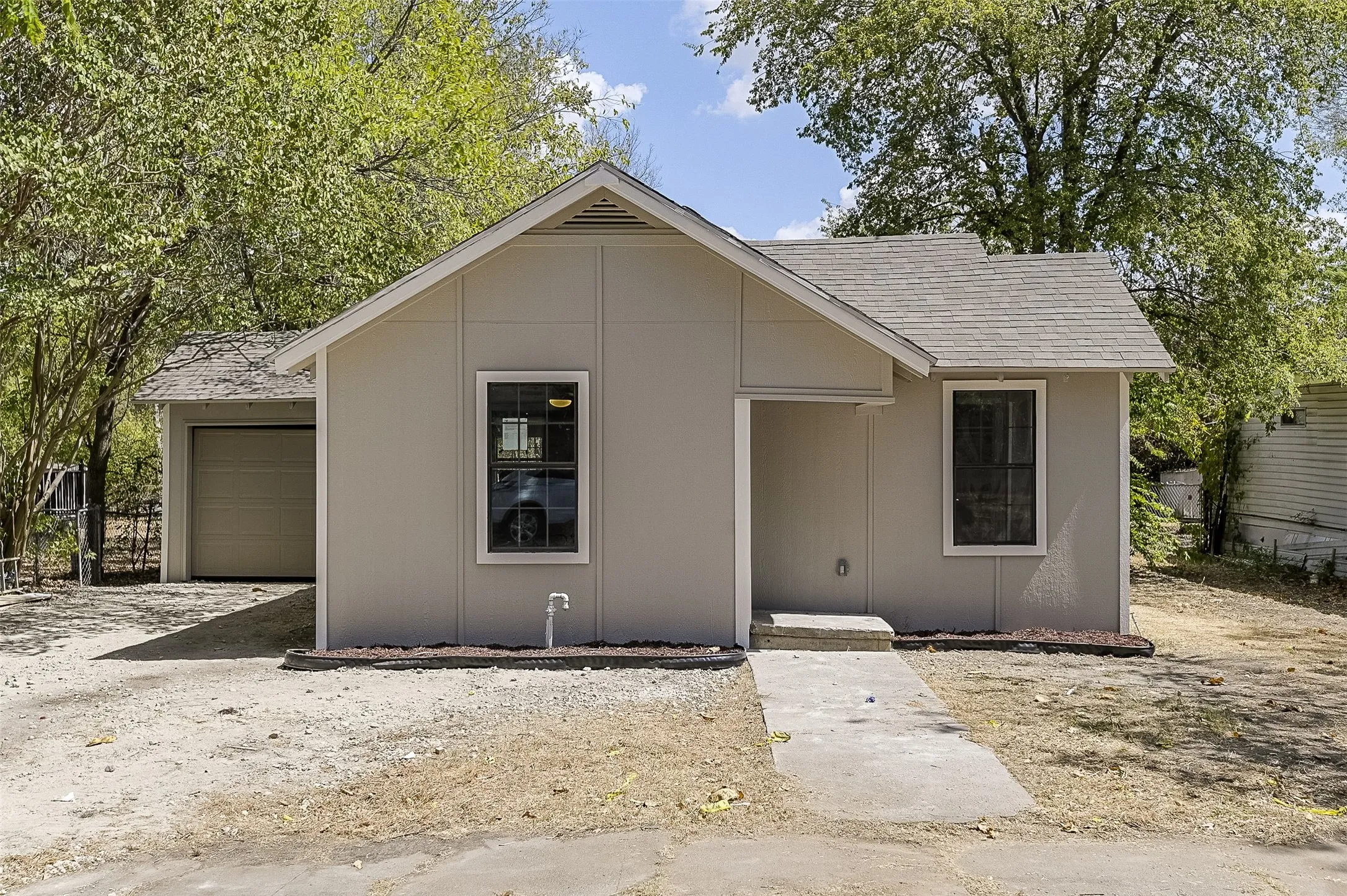 Single Family Residence For Sale in Kaufman County , 1108 N Catherine Street, Terrell, Texas 75160, 2 Bedroom, 1 Bathroom, 1 Garage spaces, 740 Sqft, built in 1970, mls#21389617, Real Estate Agent in Terrell, Homes For Sale in Kaufman county, Homes For Sale in Terrell, Realtor in Terrell Texas, Real Estate Brokerage Independent Realty Texas, Luminita Cordes Realtor