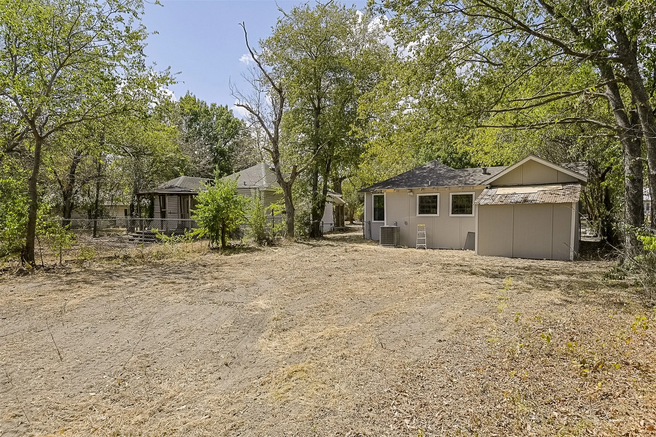 Single Family Residence For Sale in Kaufman County , 1108 N Catherine Street, Terrell, Texas 75160, 2 Bedroom, 1 Bathroom, 1 Garage spaces, 740 Sqft, built in 1970, mls#21389617, Real Estate Agent in Terrell, Homes For Sale in Kaufman county, Homes For Sale in Terrell, Realtor in Terrell Texas, Real Estate Brokerage Independent Realty Texas, Luminita Cordes Realtor