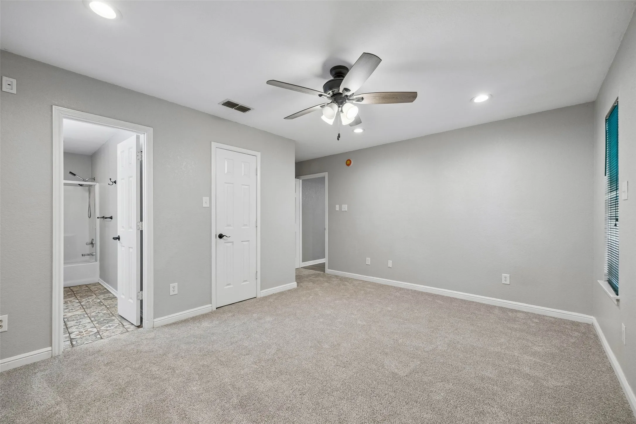 Single Family Residence For Sale in Johnson County , 1301 Clearfield Drive, Cleburne, Texas 76033, 3 Bedroom, 2 Bathroom, 2 Garage spaces, 1,296 Sqft, built in 1994, mls#21387415, Real Estate Agent in Cleburne, Homes For Sale in Johnson county, Homes For Sale in Cleburne, Realtor in Cleburne Texas, Real Estate Brokerage Independent Realty Texas, Luminita Cordes Realtor
