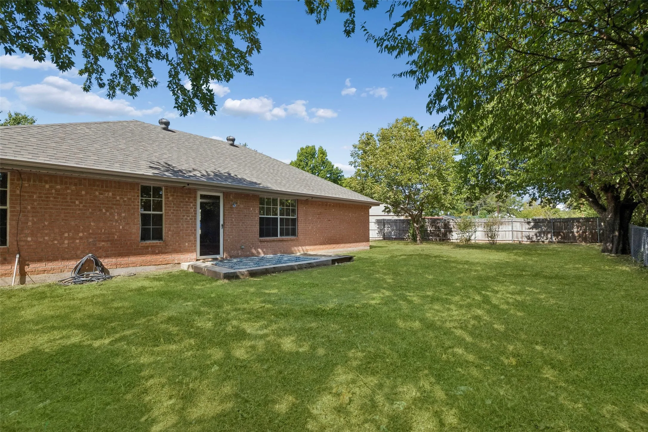 Spacious backyard!