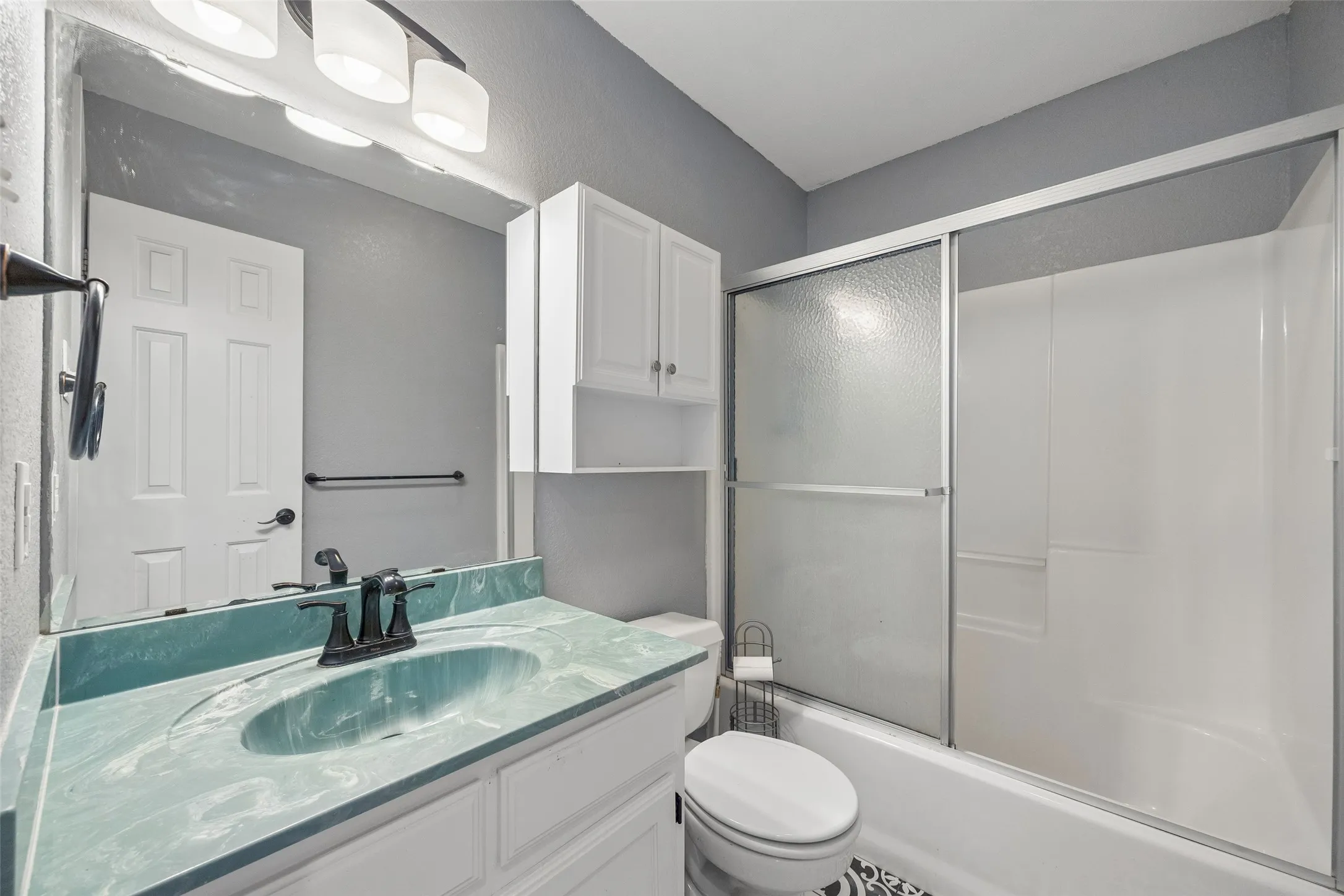 Single Family Residence For Sale in Johnson County , 1301 Clearfield Drive, Cleburne, Texas 76033, 3 Bedroom, 2 Bathroom, 2 Garage spaces, 1,296 Sqft, built in 1994, mls#21387415, Real Estate Agent in Cleburne, Homes For Sale in Johnson county, Homes For Sale in Cleburne, Realtor in Cleburne Texas, Real Estate Brokerage Independent Realty Texas, Luminita Cordes Realtor