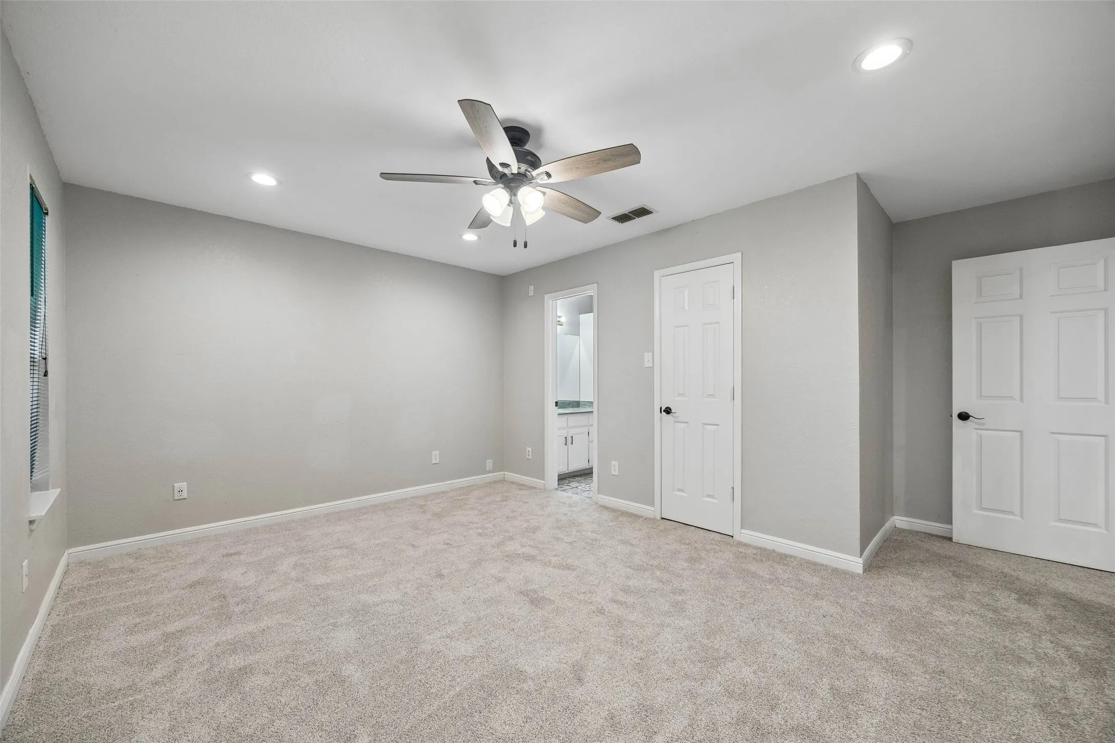 Single Family Residence For Sale in Johnson County , 1301 Clearfield Drive, Cleburne, Texas 76033, 3 Bedroom, 2 Bathroom, 2 Garage spaces, 1,296 Sqft, built in 1994, mls#21387415, Real Estate Agent in Cleburne, Homes For Sale in Johnson county, Homes For Sale in Cleburne, Realtor in Cleburne Texas, Real Estate Brokerage Independent Realty Texas, Luminita Cordes Realtor