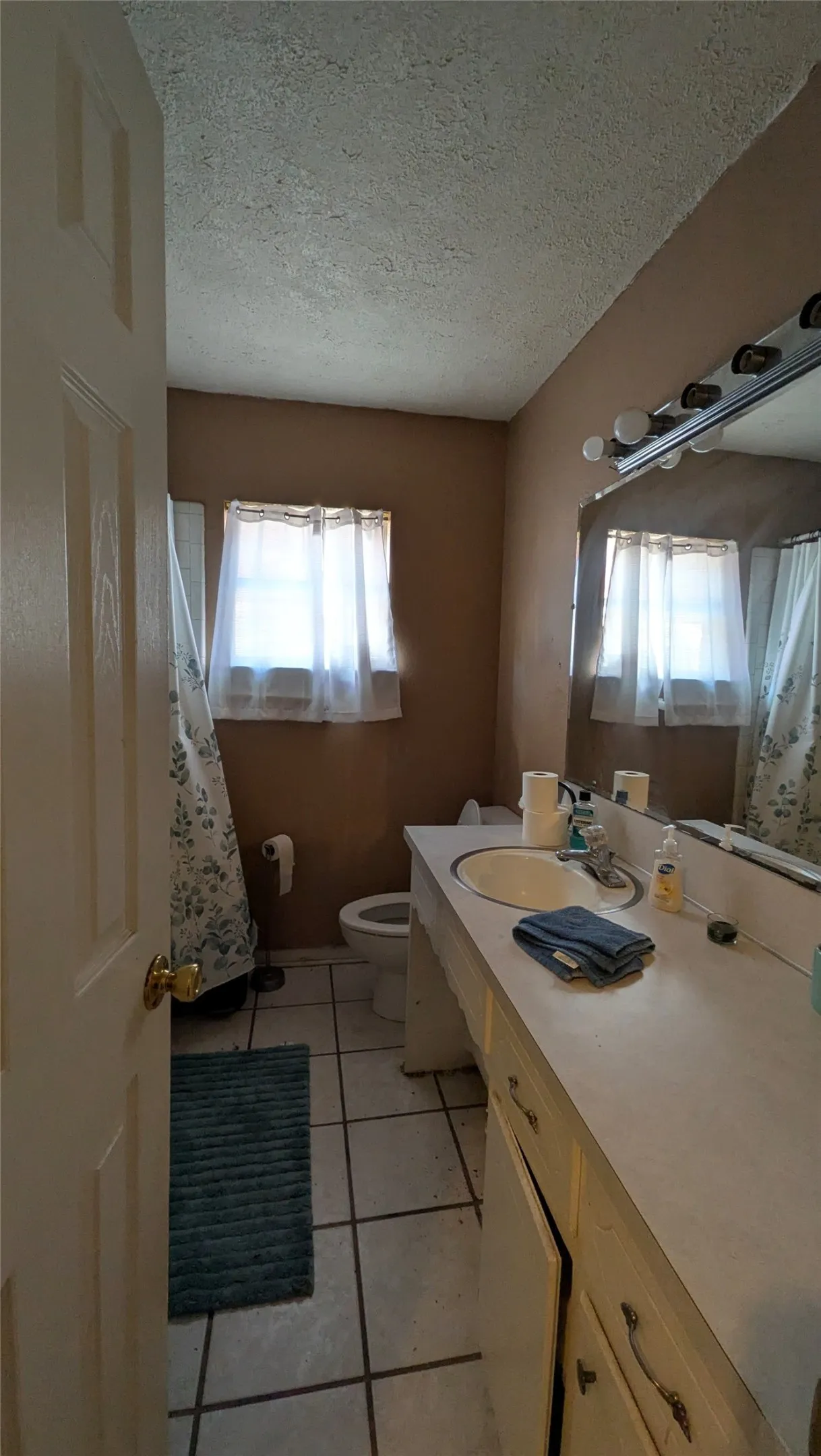 Single Family Residence For Sale in Mc Lennan County , 102 S Patricia Street, Lacy Lakeview, Texas 76705, 4 Bedroom, 2 Bathroom, Garage spaces, 1,902 Sqft, built in 1968, mls#21388971, Real Estate Agent in Lacy Lakeview, Homes For Sale in Mc Lennan county, Homes For Sale in Lacy Lakeview, Realtor in Lacy Lakeview Texas, Real Estate Brokerage Independent Realty Texas, Luminita Cordes Realtor