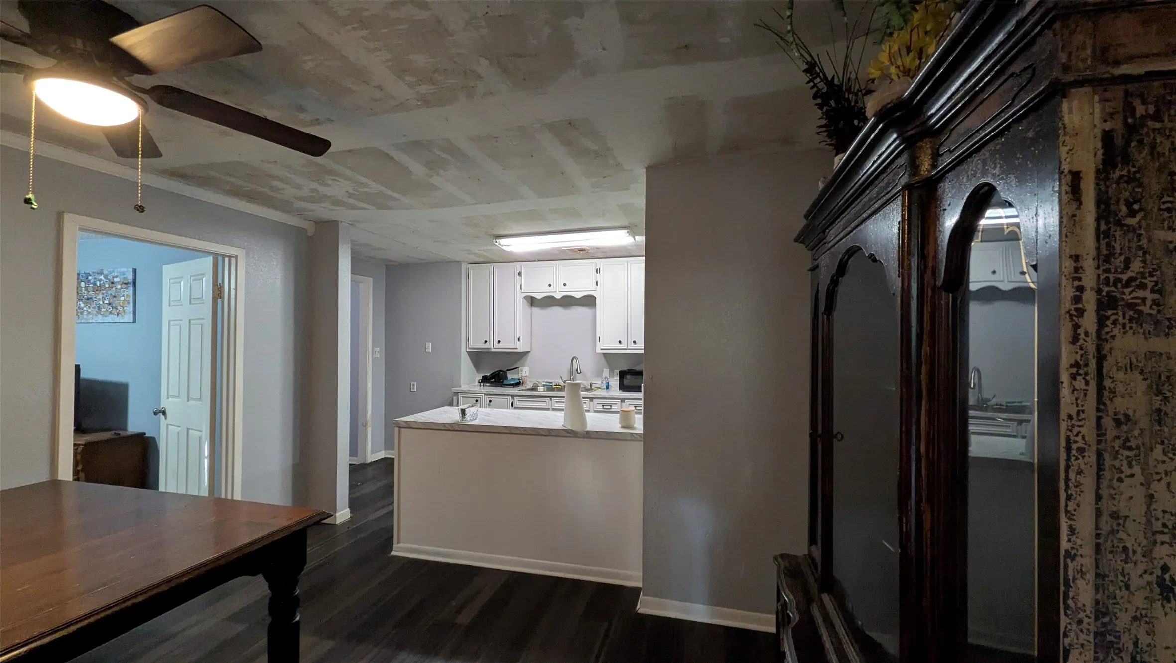 Single Family Residence For Sale in Mc Lennan County , 102 S Patricia Street, Lacy Lakeview, Texas 76705, 4 Bedroom, 2 Bathroom, Garage spaces, 1,902 Sqft, built in 1968, mls#21388971, Real Estate Agent in Lacy Lakeview, Homes For Sale in Mc Lennan county, Homes For Sale in Lacy Lakeview, Realtor in Lacy Lakeview Texas, Real Estate Brokerage Independent Realty Texas, Luminita Cordes Realtor