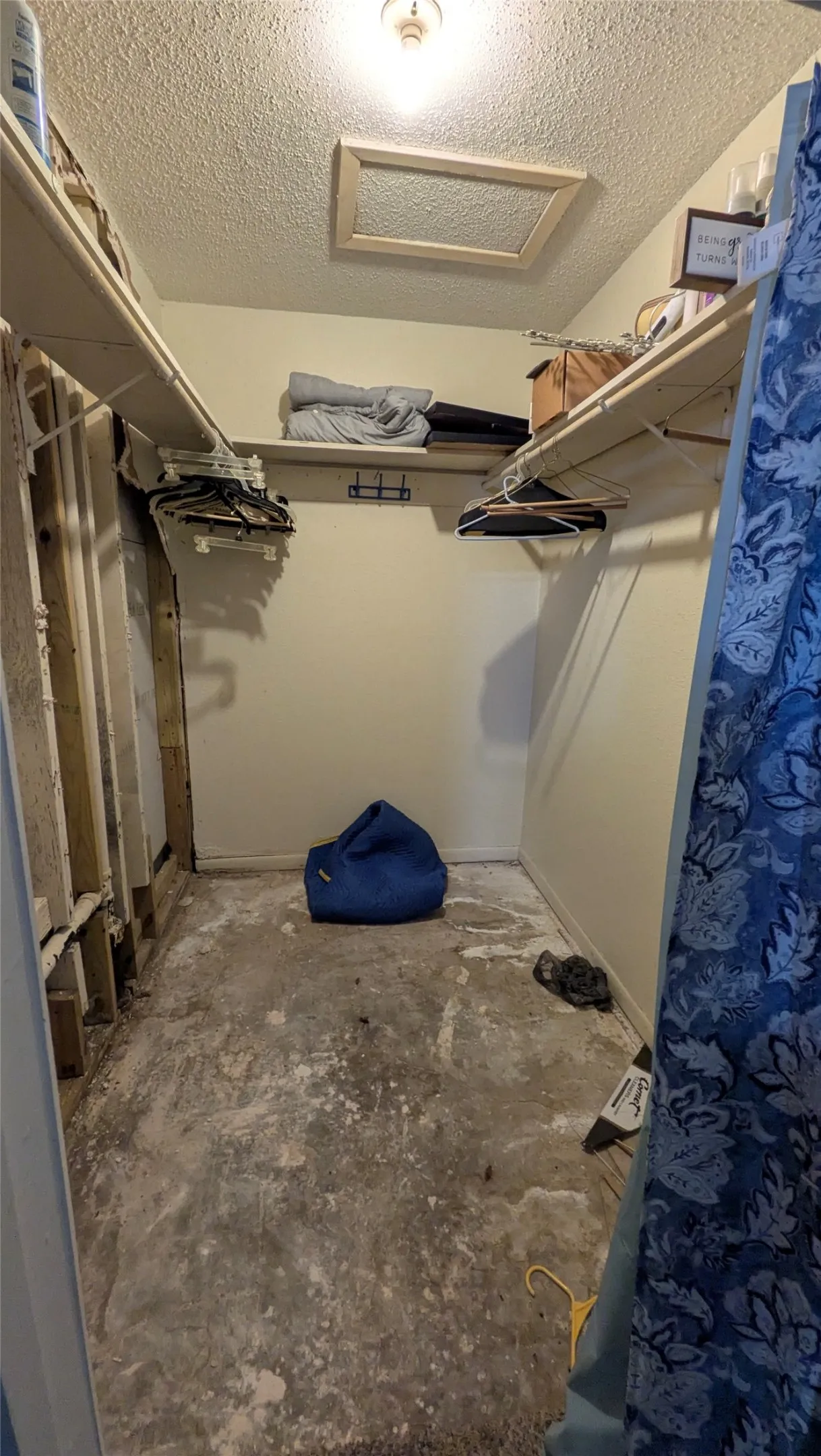 Single Family Residence For Sale in Mc Lennan County , 102 S Patricia Street, Lacy Lakeview, Texas 76705, 4 Bedroom, 2 Bathroom, Garage spaces, 1,902 Sqft, built in 1968, mls#21388971, Real Estate Agent in Lacy Lakeview, Homes For Sale in Mc Lennan county, Homes For Sale in Lacy Lakeview, Realtor in Lacy Lakeview Texas, Real Estate Brokerage Independent Realty Texas, Luminita Cordes Realtor