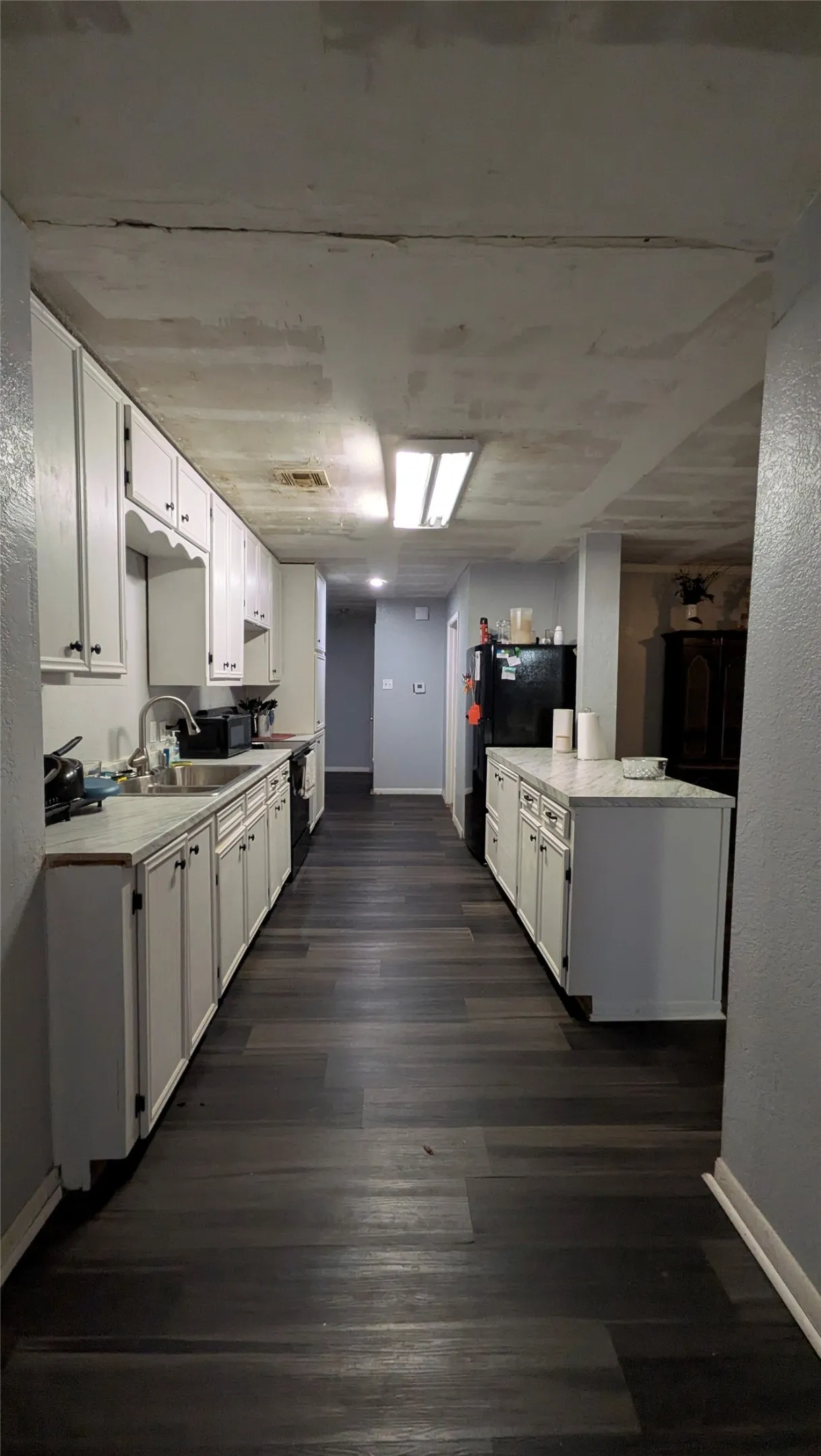 Single Family Residence For Sale in Mc Lennan County , 102 S Patricia Street, Lacy Lakeview, Texas 76705, 4 Bedroom, 2 Bathroom, Garage spaces, 1,902 Sqft, built in 1968, mls#21388971, Real Estate Agent in Lacy Lakeview, Homes For Sale in Mc Lennan county, Homes For Sale in Lacy Lakeview, Realtor in Lacy Lakeview Texas, Real Estate Brokerage Independent Realty Texas, Luminita Cordes Realtor