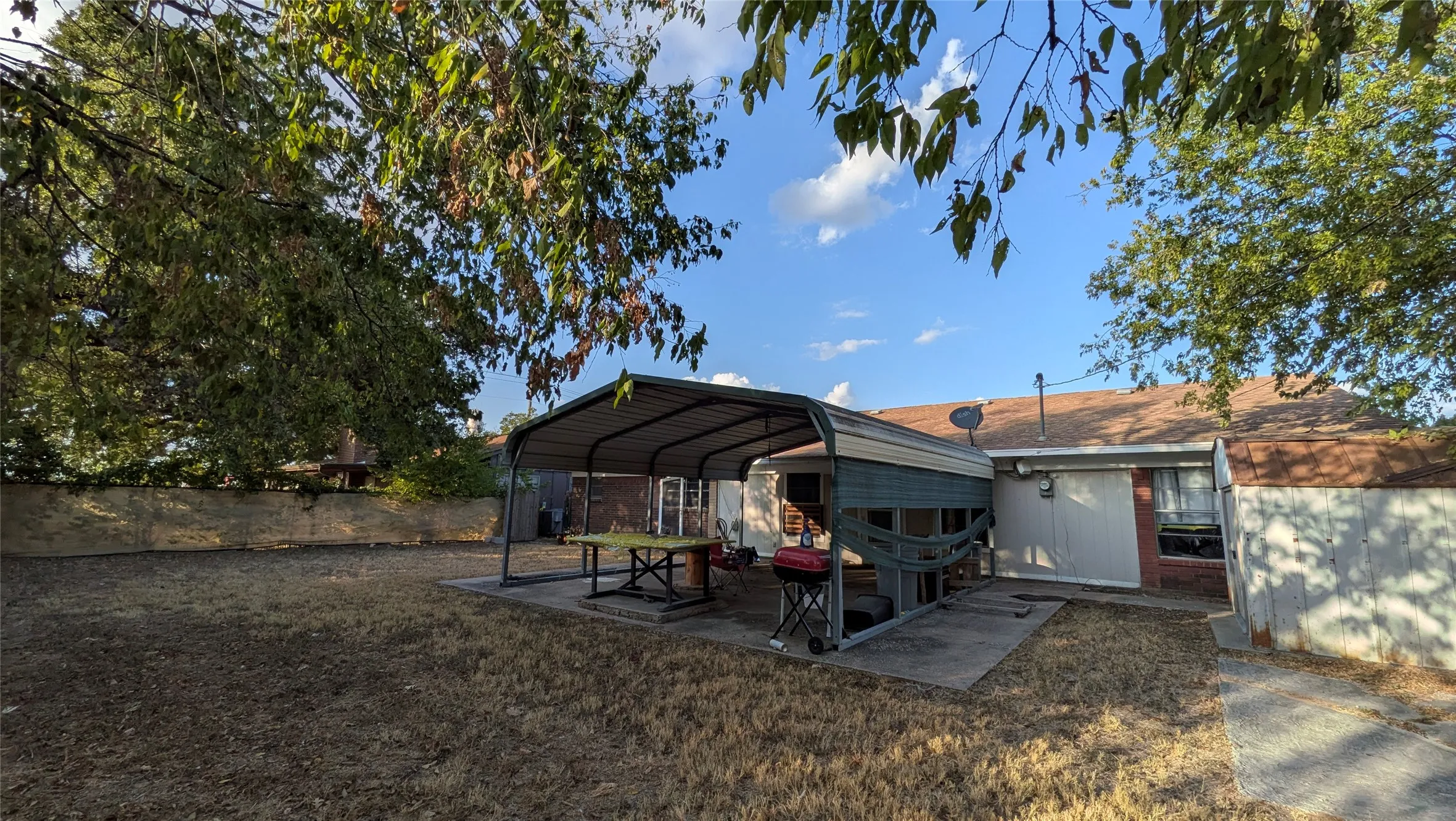 Single Family Residence For Sale in Mc Lennan County , 102 S Patricia Street, Lacy Lakeview, Texas 76705, 4 Bedroom, 2 Bathroom, Garage spaces, 1,902 Sqft, built in 1968, mls#21388971, Real Estate Agent in Lacy Lakeview, Homes For Sale in Mc Lennan county, Homes For Sale in Lacy Lakeview, Realtor in Lacy Lakeview Texas, Real Estate Brokerage Independent Realty Texas, Luminita Cordes Realtor