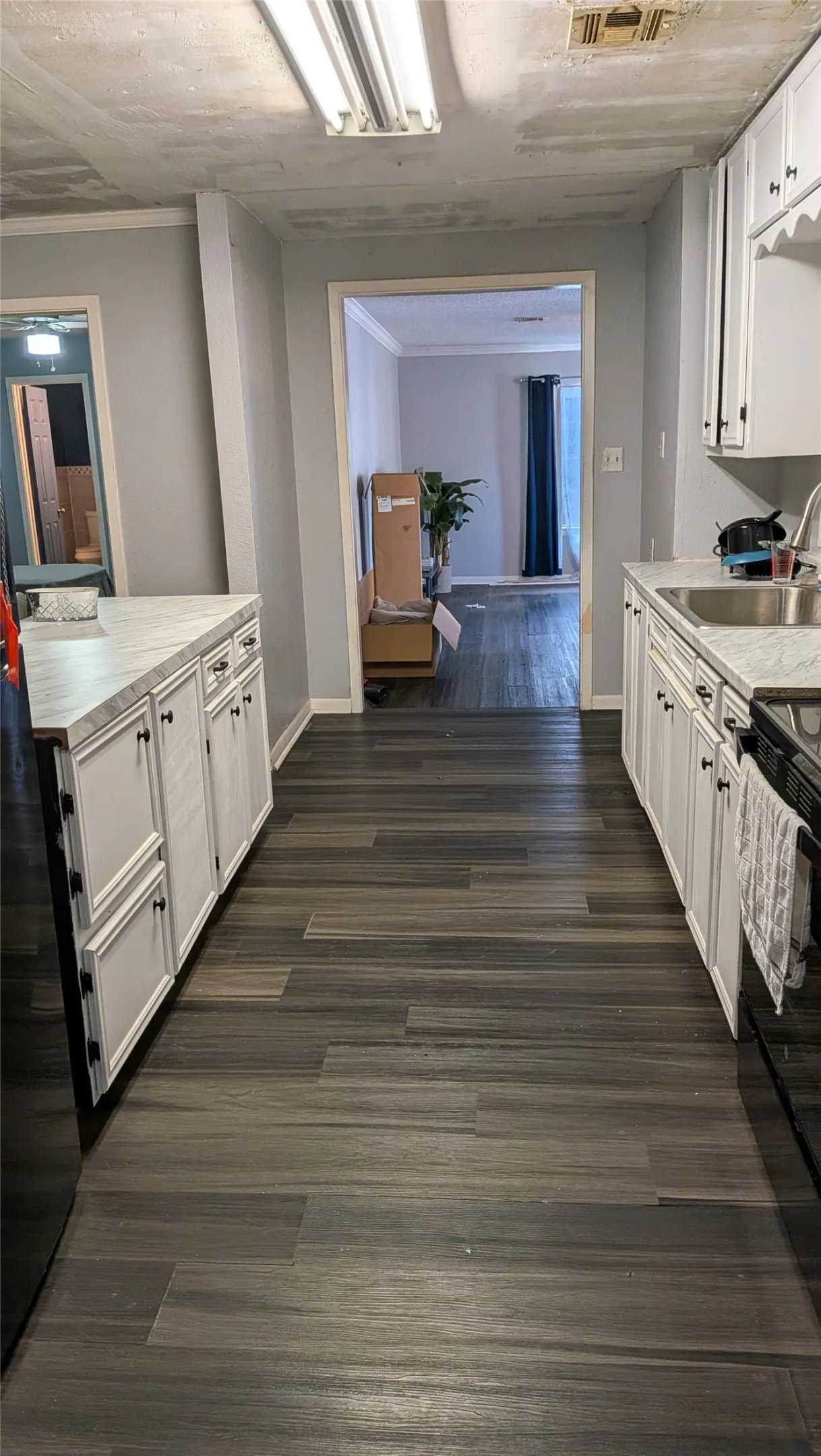 Single Family Residence For Sale in Mc Lennan County , 102 S Patricia Street, Lacy Lakeview, Texas 76705, 4 Bedroom, 2 Bathroom, Garage spaces, 1,902 Sqft, built in 1968, mls#21388971, Real Estate Agent in Lacy Lakeview, Homes For Sale in Mc Lennan county, Homes For Sale in Lacy Lakeview, Realtor in Lacy Lakeview Texas, Real Estate Brokerage Independent Realty Texas, Luminita Cordes Realtor