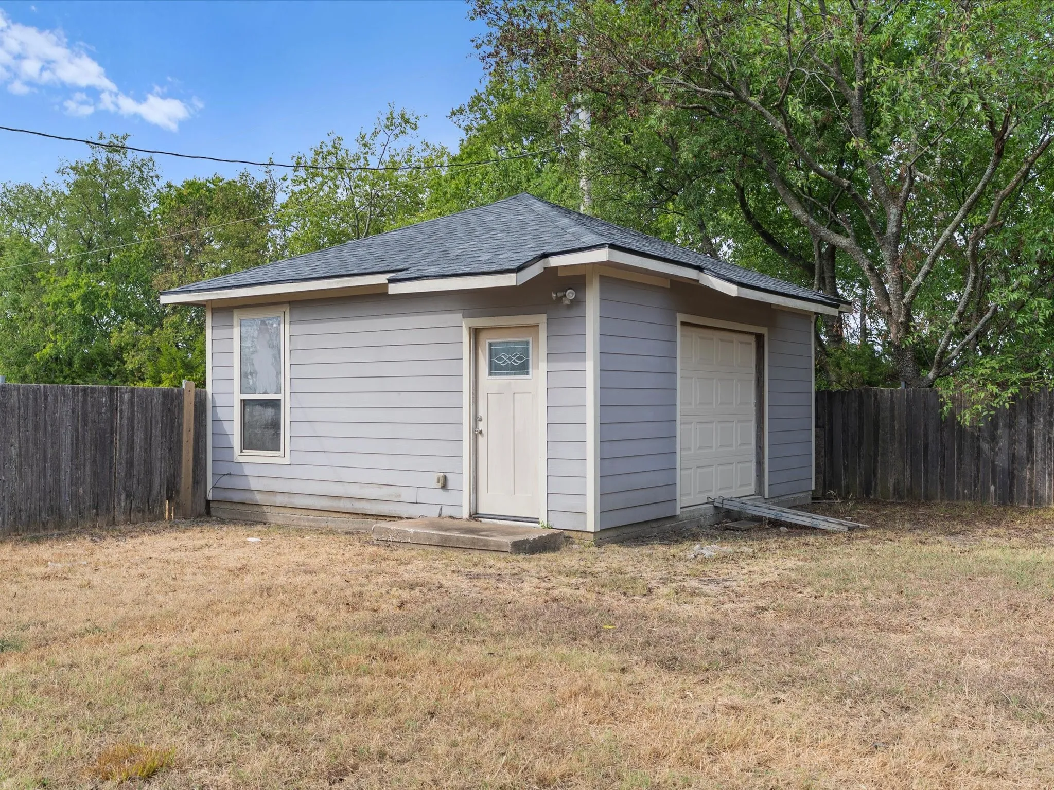 Single Family Residence For Sale in Fannin County , 1622 Fm 815, Trenton, Texas 75490, 3 Bedroom, 2 Bathroom, Garage spaces, 1,120 Sqft, built in 1983, mls#21389792, Real Estate Agent in Trenton, Homes For Sale in Fannin county, Homes For Sale in Trenton, Realtor in Trenton Texas, Real Estate Brokerage Independent Realty Texas, Luminita Cordes Realtor