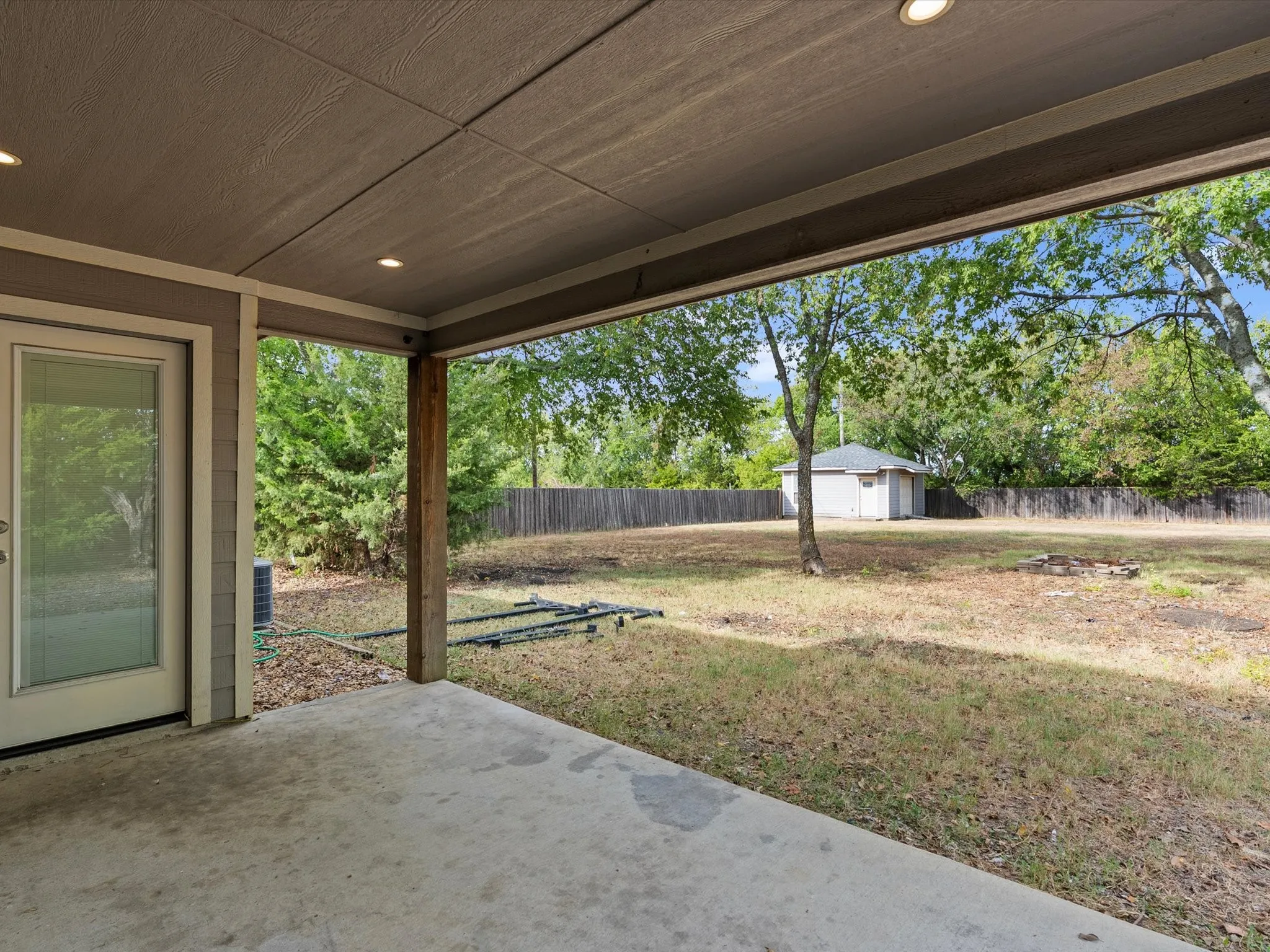 Single Family Residence For Sale in Fannin County , 1622 Fm 815, Trenton, Texas 75490, 3 Bedroom, 2 Bathroom, Garage spaces, 1,120 Sqft, built in 1983, mls#21389792, Real Estate Agent in Trenton, Homes For Sale in Fannin county, Homes For Sale in Trenton, Realtor in Trenton Texas, Real Estate Brokerage Independent Realty Texas, Luminita Cordes Realtor