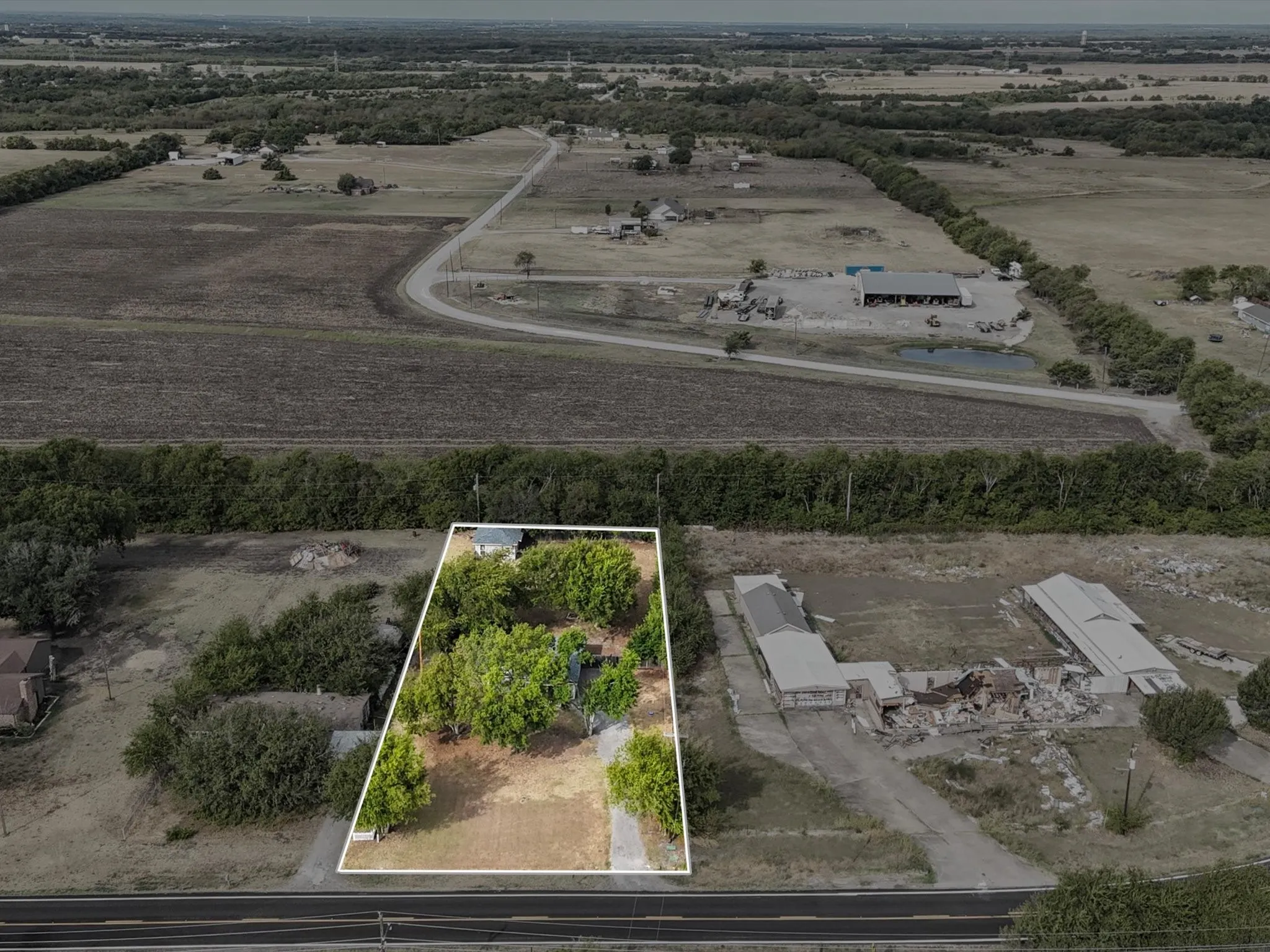 Single Family Residence For Sale in Fannin County , 1622 Fm 815, Trenton, Texas 75490, 3 Bedroom, 2 Bathroom, Garage spaces, 1,120 Sqft, built in 1983, mls#21389792, Real Estate Agent in Trenton, Homes For Sale in Fannin county, Homes For Sale in Trenton, Realtor in Trenton Texas, Real Estate Brokerage Independent Realty Texas, Luminita Cordes Realtor