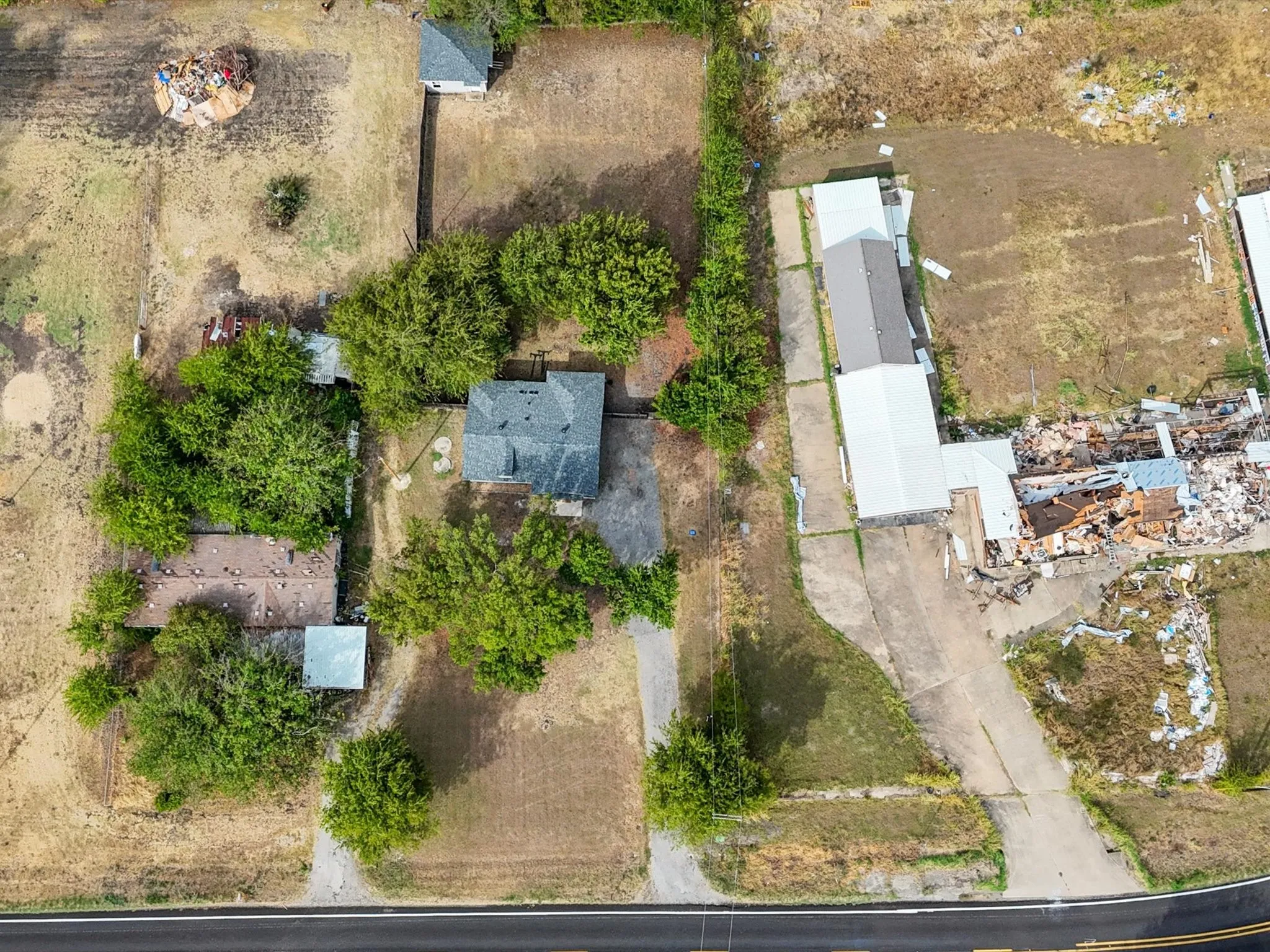 Single Family Residence For Sale in Fannin County , 1622 Fm 815, Trenton, Texas 75490, 3 Bedroom, 2 Bathroom, Garage spaces, 1,120 Sqft, built in 1983, mls#21389792, Real Estate Agent in Trenton, Homes For Sale in Fannin county, Homes For Sale in Trenton, Realtor in Trenton Texas, Real Estate Brokerage Independent Realty Texas, Luminita Cordes Realtor
