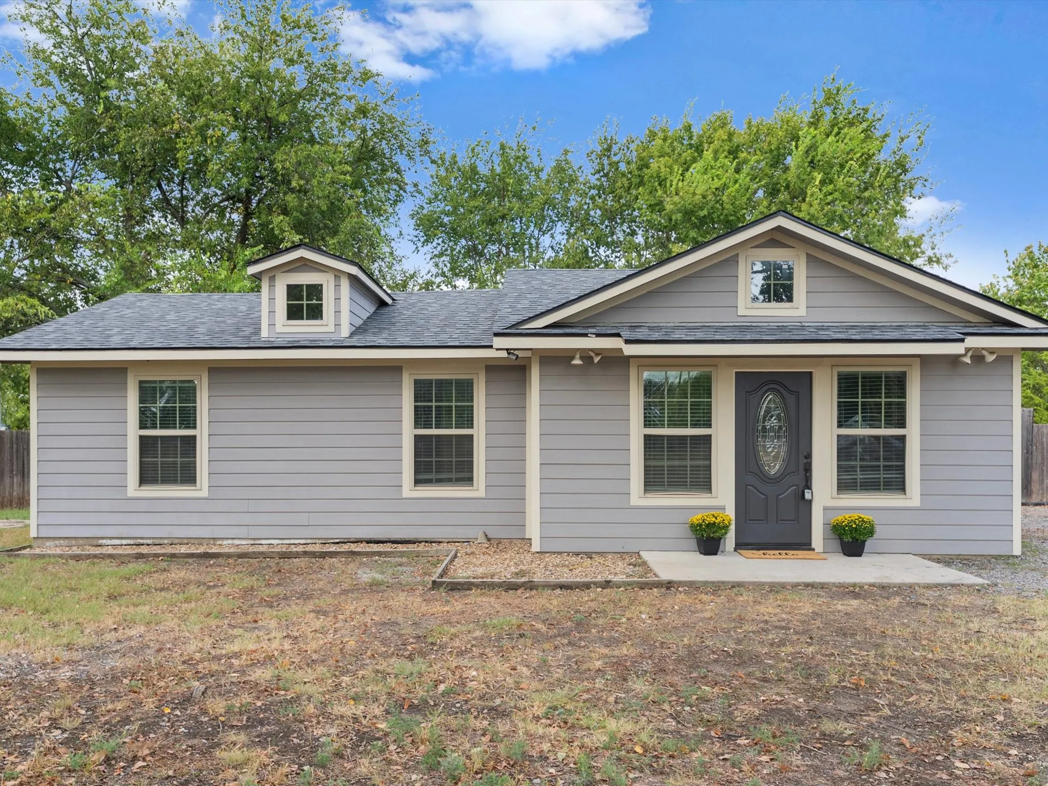 Single Family Residence For Sale in Fannin County , 1622 Fm 815, Trenton, Texas 75490, 3 Bedroom, 2 Bathroom, Garage spaces, 1,120 Sqft, built in 1983, mls#21389792, Real Estate Agent in Trenton, Homes For Sale in Fannin county, Homes For Sale in Trenton, Realtor in Trenton Texas, Real Estate Brokerage Independent Realty Texas, Luminita Cordes Realtor