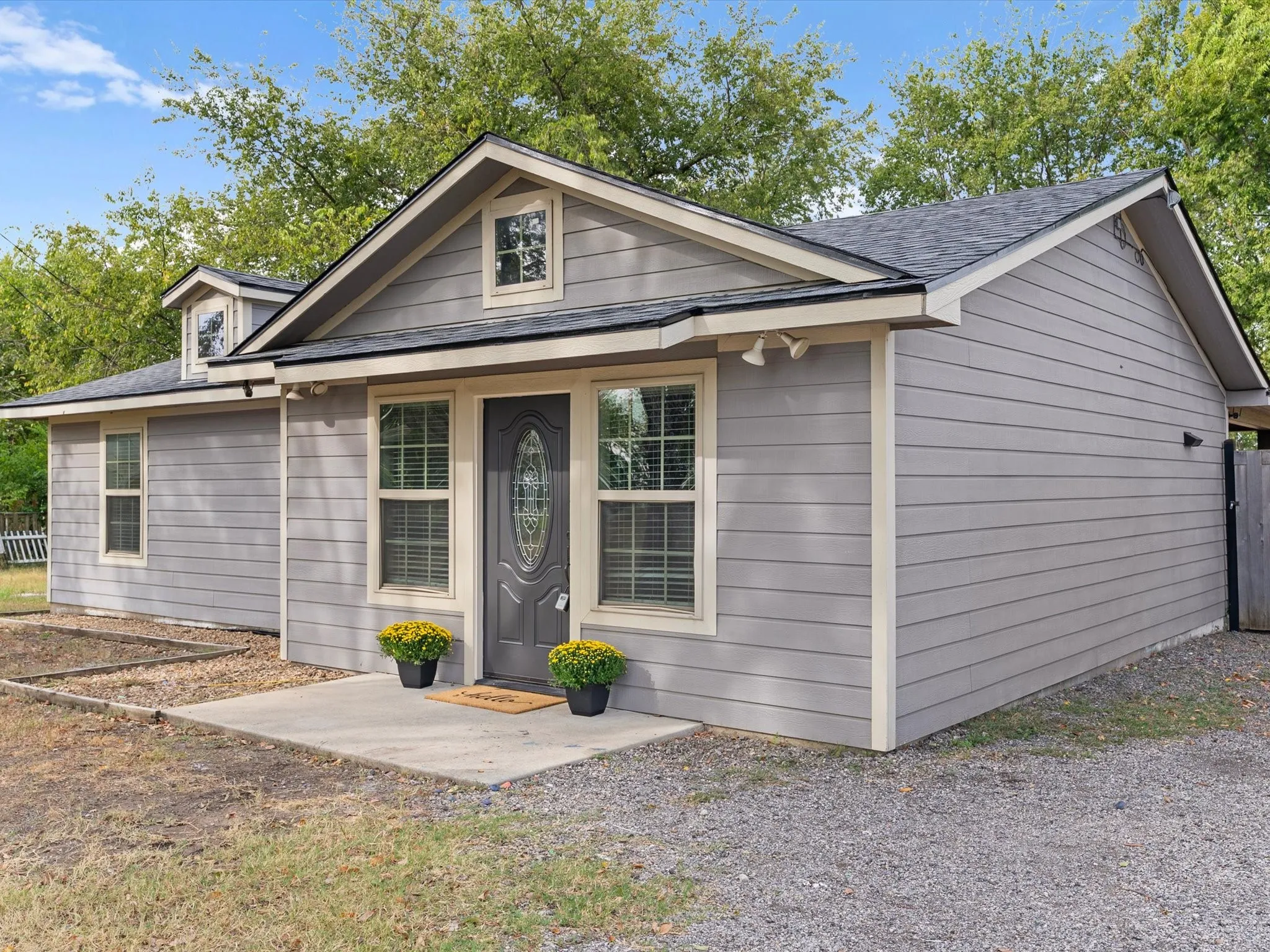 Single Family Residence For Sale in Fannin County , 1622 Fm 815, Trenton, Texas 75490, 3 Bedroom, 2 Bathroom, Garage spaces, 1,120 Sqft, built in 1983, mls#21389792, Real Estate Agent in Trenton, Homes For Sale in Fannin county, Homes For Sale in Trenton, Realtor in Trenton Texas, Real Estate Brokerage Independent Realty Texas, Luminita Cordes Realtor
