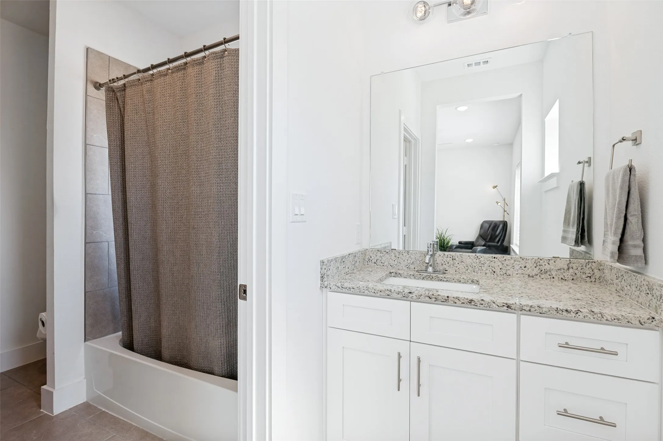 Single Family Residence For Sale in Dallas County , 916 Banyan Tree Lane, Richardson, Texas 75081, 5 Bedroom, 4 Bathroom, 2 Garage spaces, 3,568 Sqft, built in 2021, mls#21383366, Real Estate Agent in Richardson, Homes For Sale in Dallas county, Homes For Sale in Richardson, Realtor in Richardson Texas, Real Estate Brokerage Independent Realty Texas, Luminita Cordes Realtor