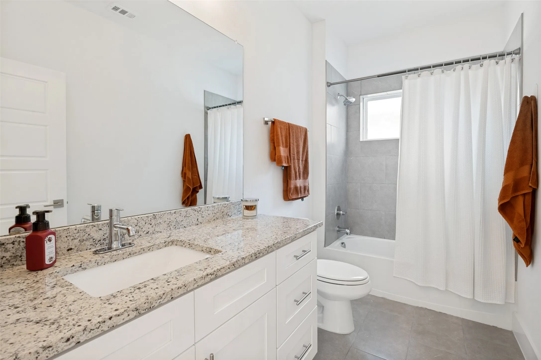 Single Family Residence For Sale in Dallas County , 916 Banyan Tree Lane, Richardson, Texas 75081, 5 Bedroom, 4 Bathroom, 2 Garage spaces, 3,568 Sqft, built in 2021, mls#21383366, Real Estate Agent in Richardson, Homes For Sale in Dallas county, Homes For Sale in Richardson, Realtor in Richardson Texas, Real Estate Brokerage Independent Realty Texas, Luminita Cordes Realtor