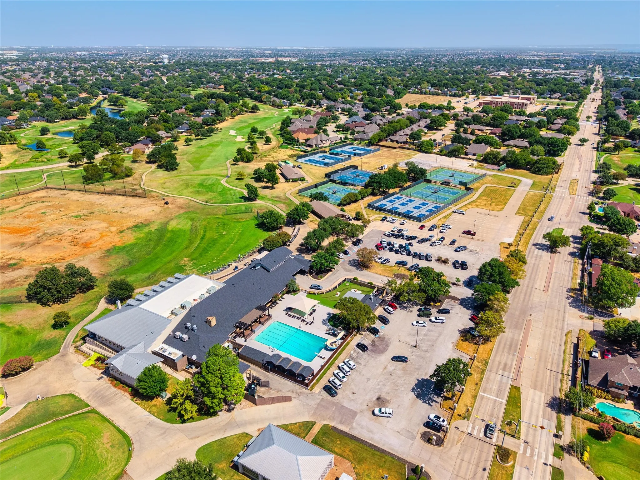 Single Family Residence For Sale in Tarrant County , 1022 Chasemore Drive, Mansfield, Texas 76063, 4 Bedroom, 3 Bathroom, 2 Garage spaces, 2,786 Sqft, built in 1984, mls#21375089, Real Estate Agent in Mansfield, Homes For Sale in Tarrant county, Homes For Sale in Mansfield, Realtor in Mansfield Texas, Real Estate Brokerage Independent Realty Texas, Luminita Cordes Realtor