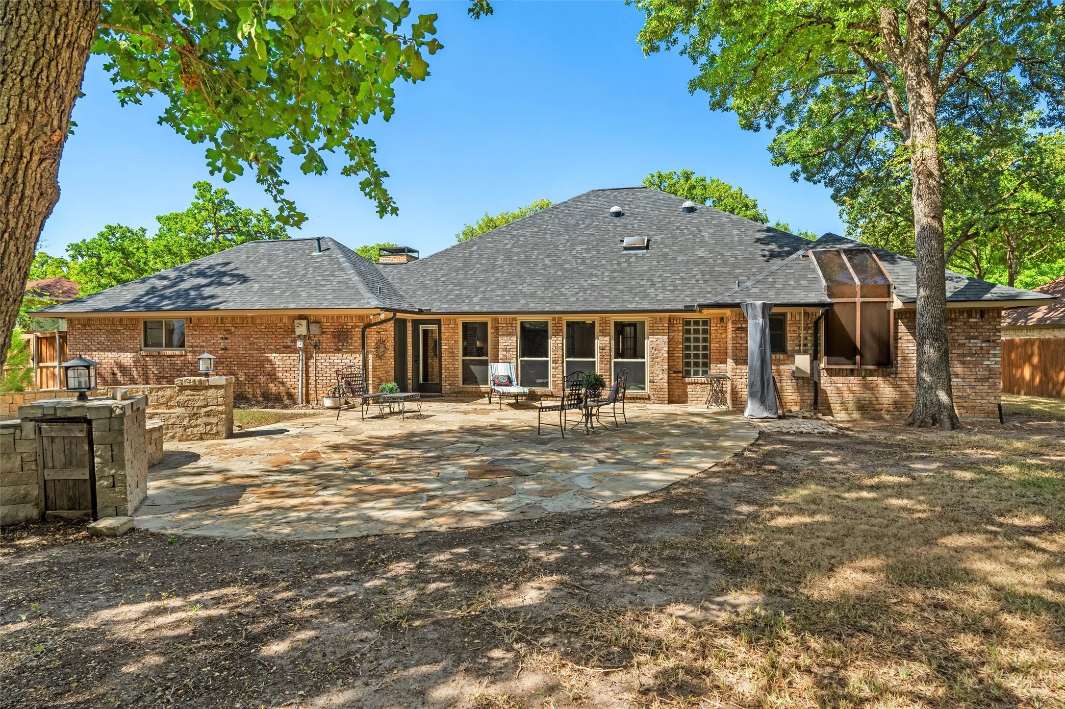 Single Family Residence For Sale in Tarrant County , 1022 Chasemore Drive, Mansfield, Texas 76063, 4 Bedroom, 3 Bathroom, 2 Garage spaces, 2,786 Sqft, built in 1984, mls#21375089, Real Estate Agent in Mansfield, Homes For Sale in Tarrant county, Homes For Sale in Mansfield, Realtor in Mansfield Texas, Real Estate Brokerage Independent Realty Texas, Luminita Cordes Realtor