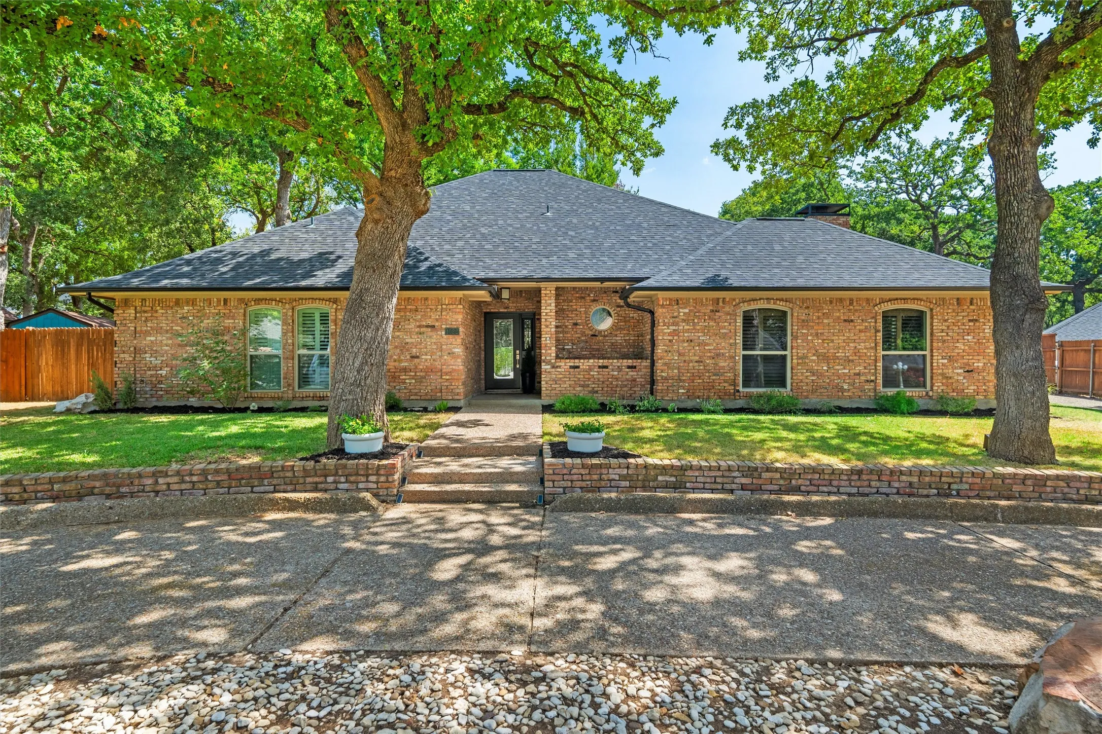 Single Family Residence For Sale in Tarrant County , 1022 Chasemore Drive, Mansfield, Texas 76063, 4 Bedroom, 3 Bathroom, 2 Garage spaces, 2,786 Sqft, built in 1984, mls#21375089, Real Estate Agent in Mansfield, Homes For Sale in Tarrant county, Homes For Sale in Mansfield, Realtor in Mansfield Texas, Real Estate Brokerage Independent Realty Texas, Luminita Cordes Realtor
