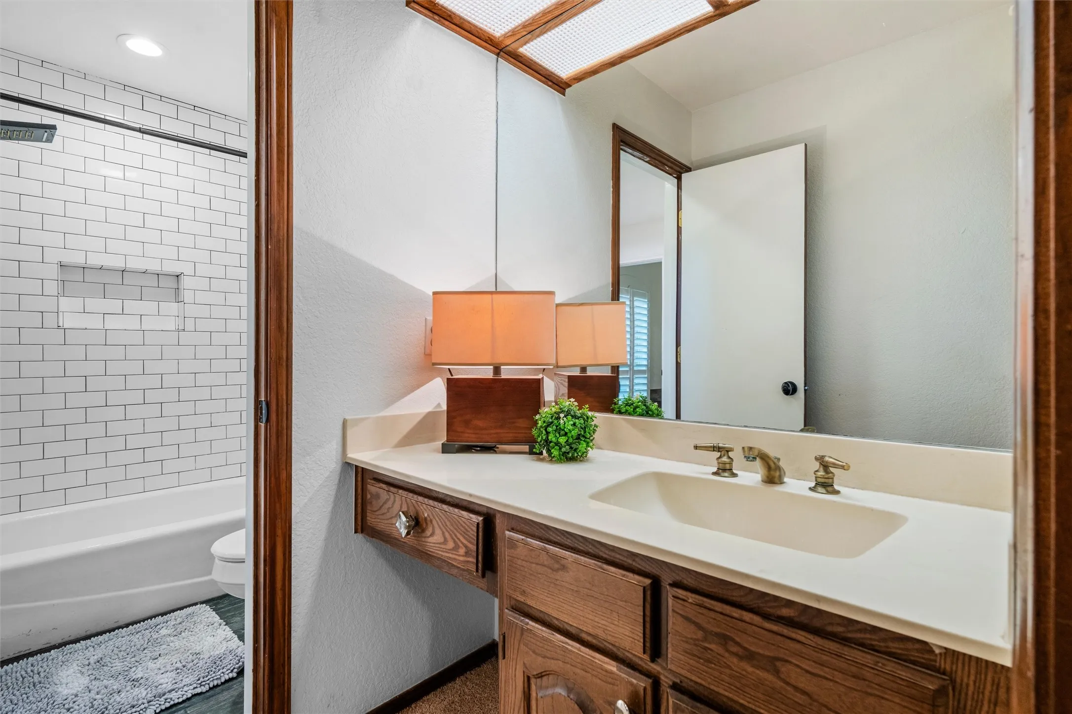 Single Family Residence For Sale in Tarrant County , 1022 Chasemore Drive, Mansfield, Texas 76063, 4 Bedroom, 3 Bathroom, 2 Garage spaces, 2,786 Sqft, built in 1984, mls#21375089, Real Estate Agent in Mansfield, Homes For Sale in Tarrant county, Homes For Sale in Mansfield, Realtor in Mansfield Texas, Real Estate Brokerage Independent Realty Texas, Luminita Cordes Realtor