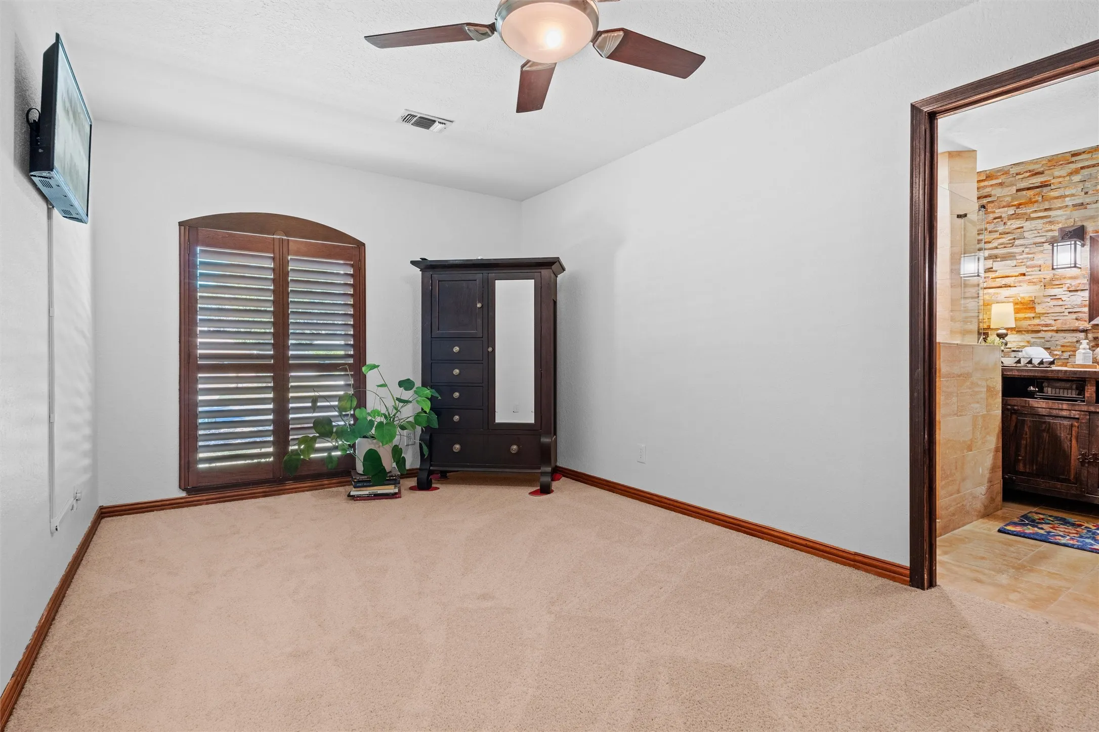 Single Family Residence For Sale in Tarrant County , 1022 Chasemore Drive, Mansfield, Texas 76063, 4 Bedroom, 3 Bathroom, 2 Garage spaces, 2,786 Sqft, built in 1984, mls#21375089, Real Estate Agent in Mansfield, Homes For Sale in Tarrant county, Homes For Sale in Mansfield, Realtor in Mansfield Texas, Real Estate Brokerage Independent Realty Texas, Luminita Cordes Realtor