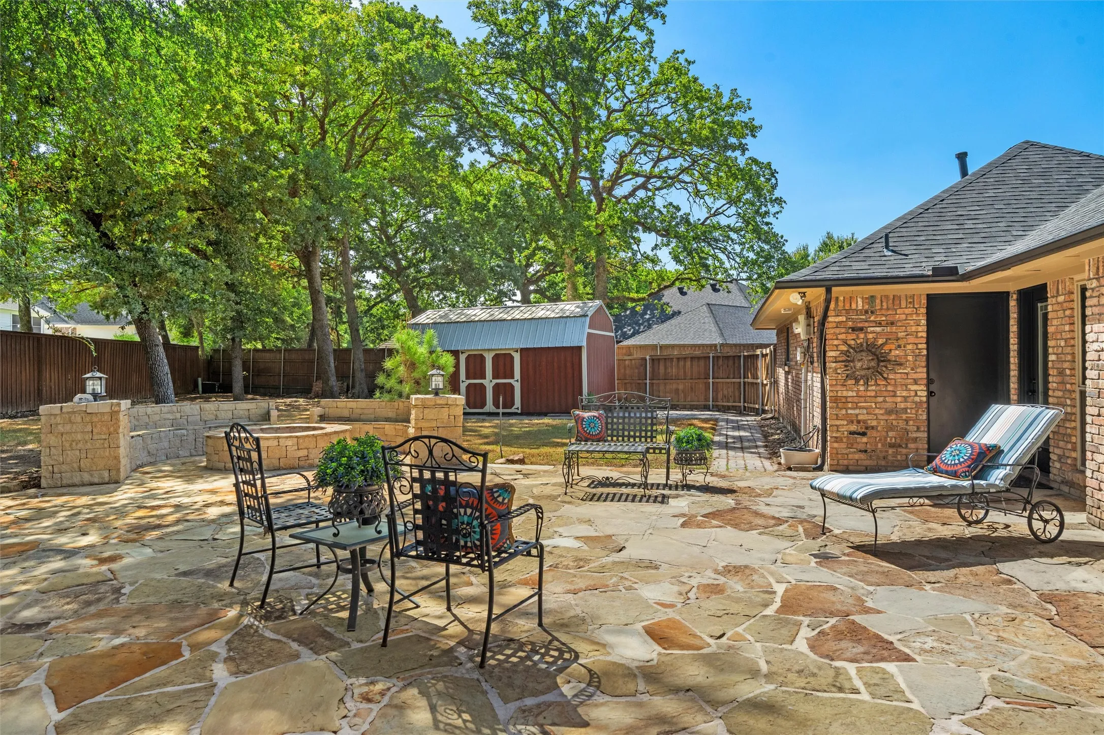 Single Family Residence For Sale in Tarrant County , 1022 Chasemore Drive, Mansfield, Texas 76063, 4 Bedroom, 3 Bathroom, 2 Garage spaces, 2,786 Sqft, built in 1984, mls#21375089, Real Estate Agent in Mansfield, Homes For Sale in Tarrant county, Homes For Sale in Mansfield, Realtor in Mansfield Texas, Real Estate Brokerage Independent Realty Texas, Luminita Cordes Realtor
