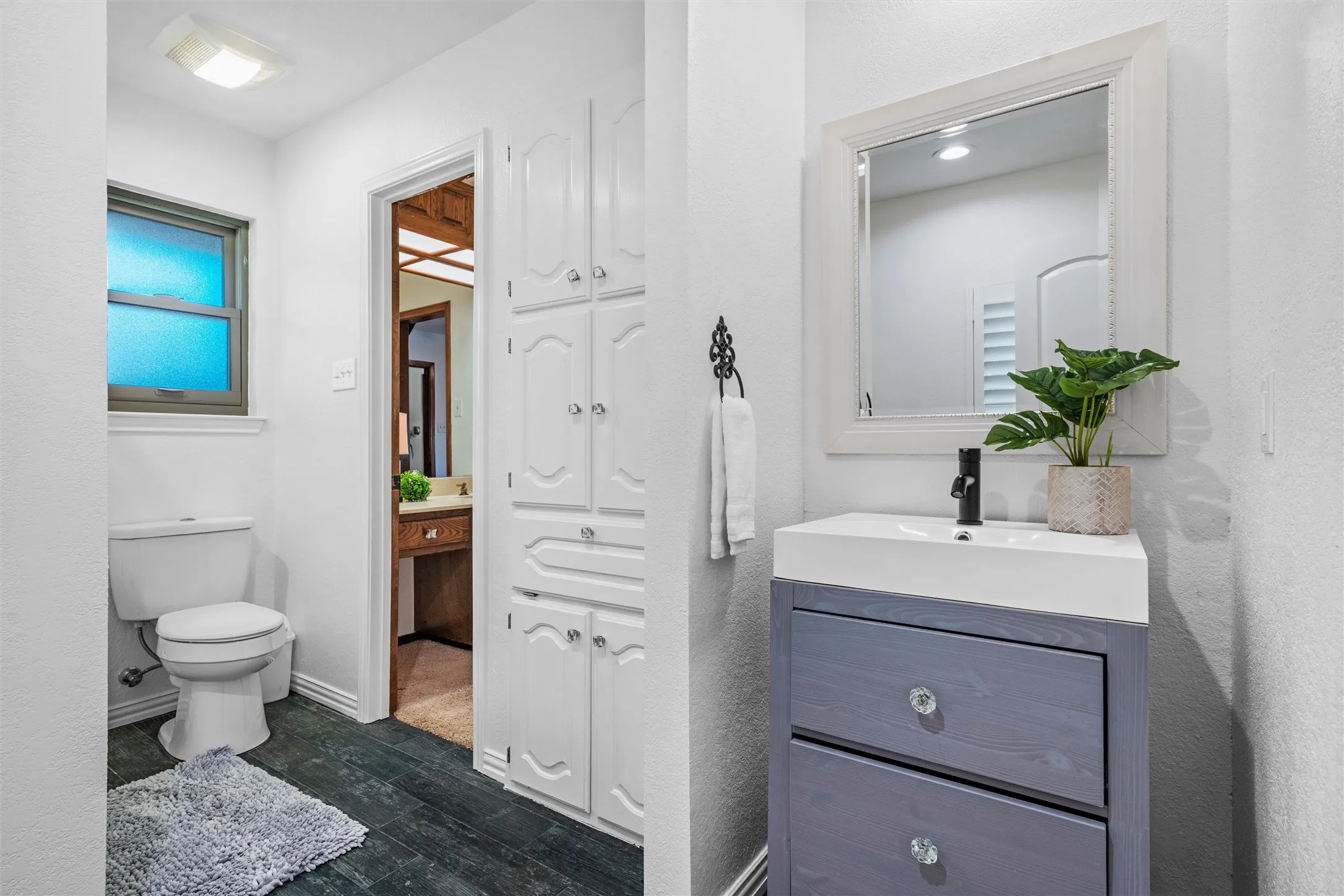 Single Family Residence For Sale in Tarrant County , 1022 Chasemore Drive, Mansfield, Texas 76063, 4 Bedroom, 3 Bathroom, 2 Garage spaces, 2,786 Sqft, built in 1984, mls#21375089, Real Estate Agent in Mansfield, Homes For Sale in Tarrant county, Homes For Sale in Mansfield, Realtor in Mansfield Texas, Real Estate Brokerage Independent Realty Texas, Luminita Cordes Realtor