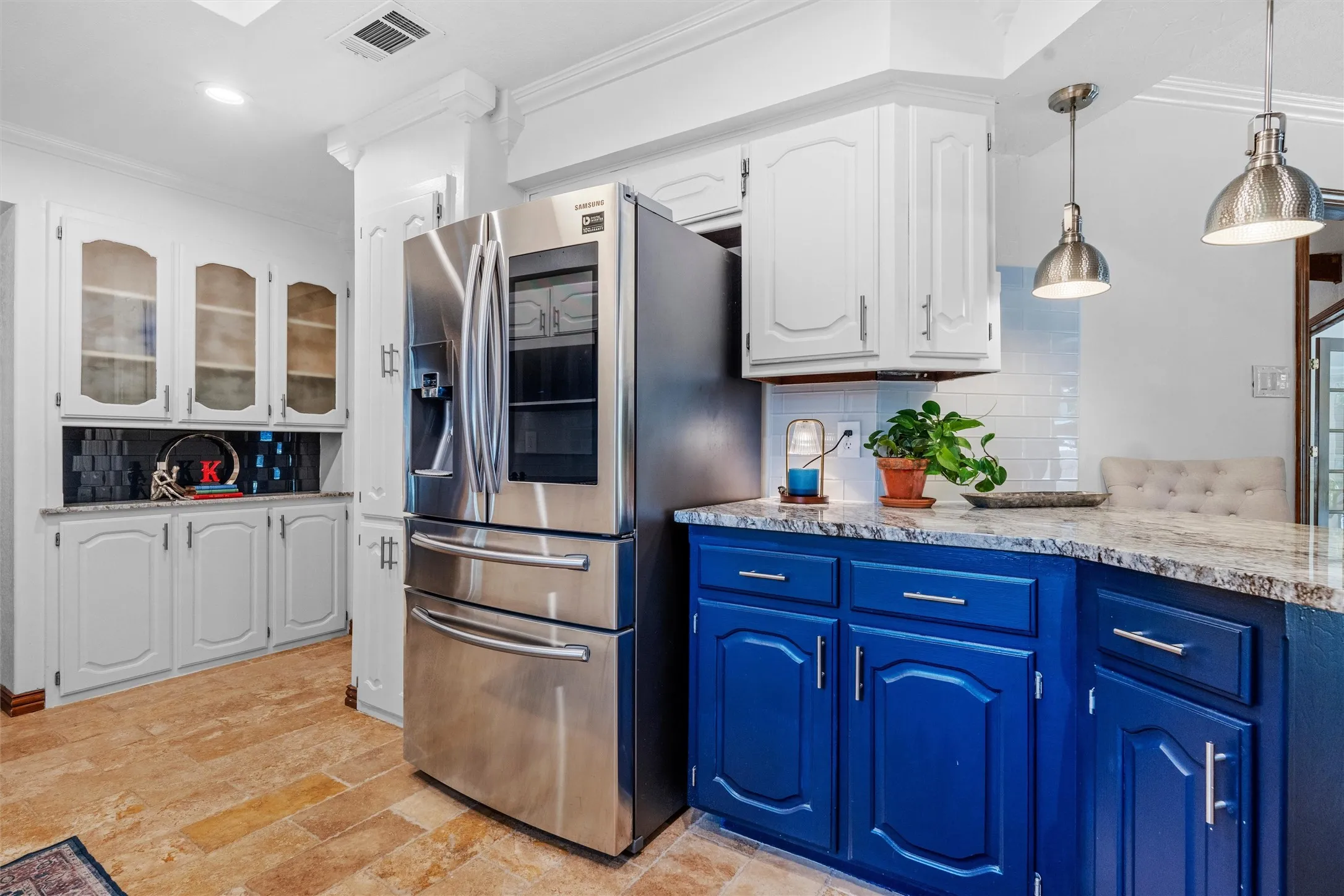 Single Family Residence For Sale in Tarrant County , 1022 Chasemore Drive, Mansfield, Texas 76063, 4 Bedroom, 3 Bathroom, 2 Garage spaces, 2,786 Sqft, built in 1984, mls#21375089, Real Estate Agent in Mansfield, Homes For Sale in Tarrant county, Homes For Sale in Mansfield, Realtor in Mansfield Texas, Real Estate Brokerage Independent Realty Texas, Luminita Cordes Realtor
