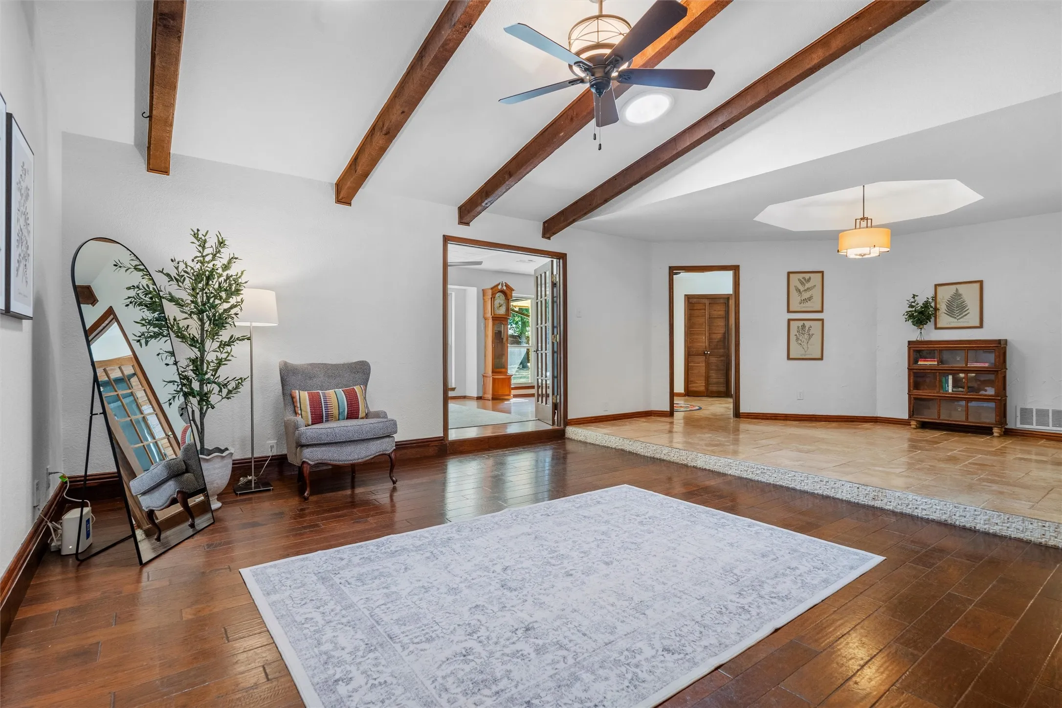 Single Family Residence For Sale in Tarrant County , 1022 Chasemore Drive, Mansfield, Texas 76063, 4 Bedroom, 3 Bathroom, 2 Garage spaces, 2,786 Sqft, built in 1984, mls#21375089, Real Estate Agent in Mansfield, Homes For Sale in Tarrant county, Homes For Sale in Mansfield, Realtor in Mansfield Texas, Real Estate Brokerage Independent Realty Texas, Luminita Cordes Realtor