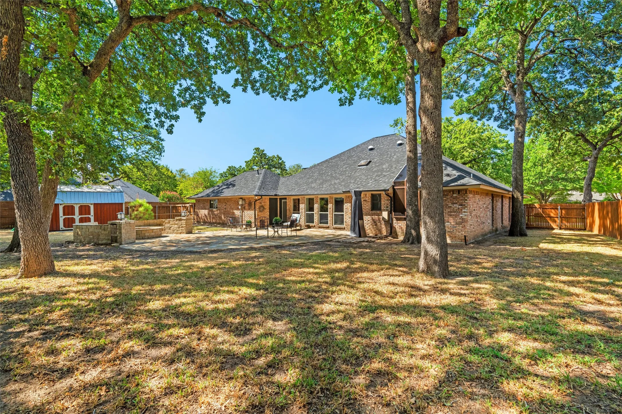 Single Family Residence For Sale in Tarrant County , 1022 Chasemore Drive, Mansfield, Texas 76063, 4 Bedroom, 3 Bathroom, 2 Garage spaces, 2,786 Sqft, built in 1984, mls#21375089, Real Estate Agent in Mansfield, Homes For Sale in Tarrant county, Homes For Sale in Mansfield, Realtor in Mansfield Texas, Real Estate Brokerage Independent Realty Texas, Luminita Cordes Realtor