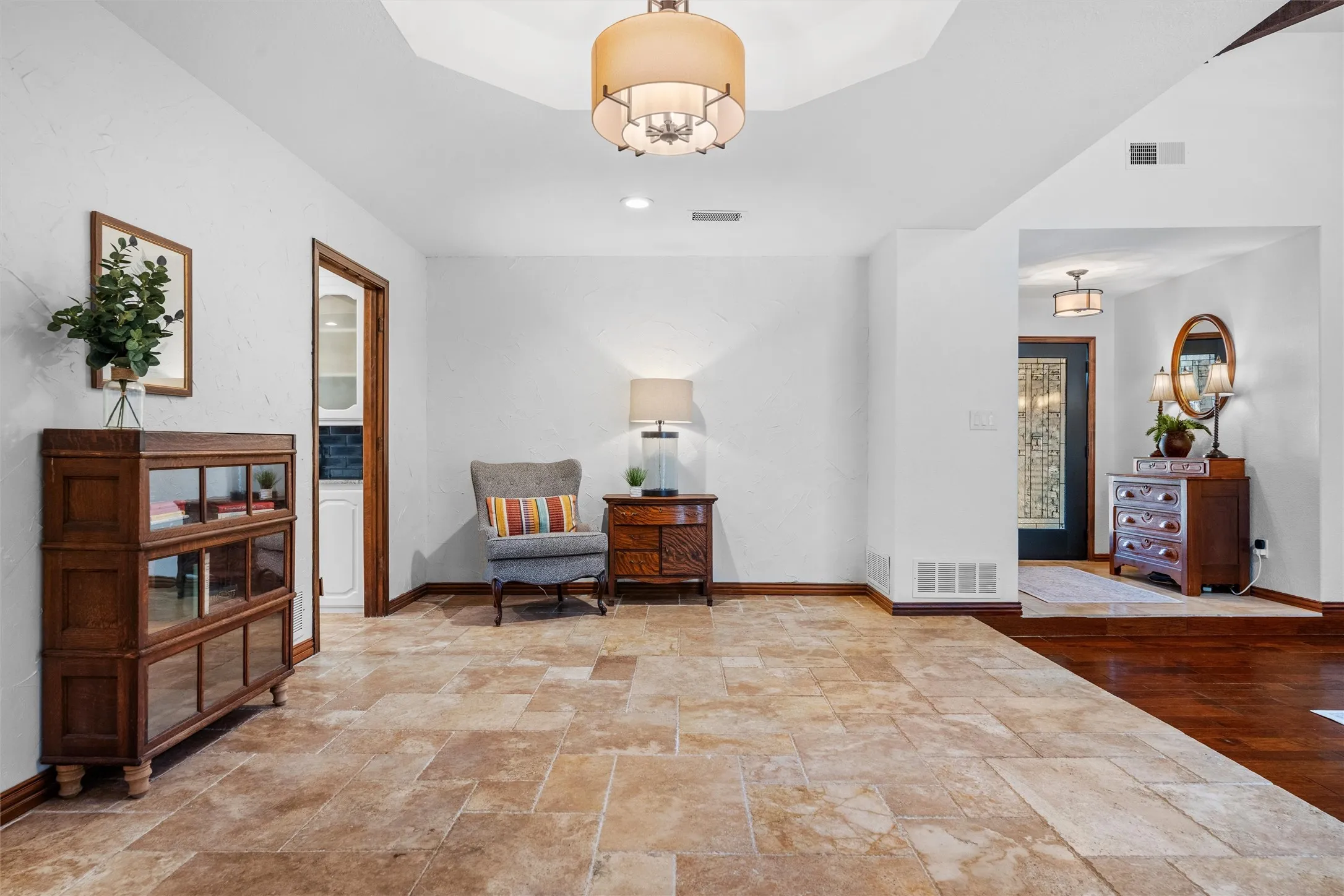 Single Family Residence For Sale in Tarrant County , 1022 Chasemore Drive, Mansfield, Texas 76063, 4 Bedroom, 3 Bathroom, 2 Garage spaces, 2,786 Sqft, built in 1984, mls#21375089, Real Estate Agent in Mansfield, Homes For Sale in Tarrant county, Homes For Sale in Mansfield, Realtor in Mansfield Texas, Real Estate Brokerage Independent Realty Texas, Luminita Cordes Realtor