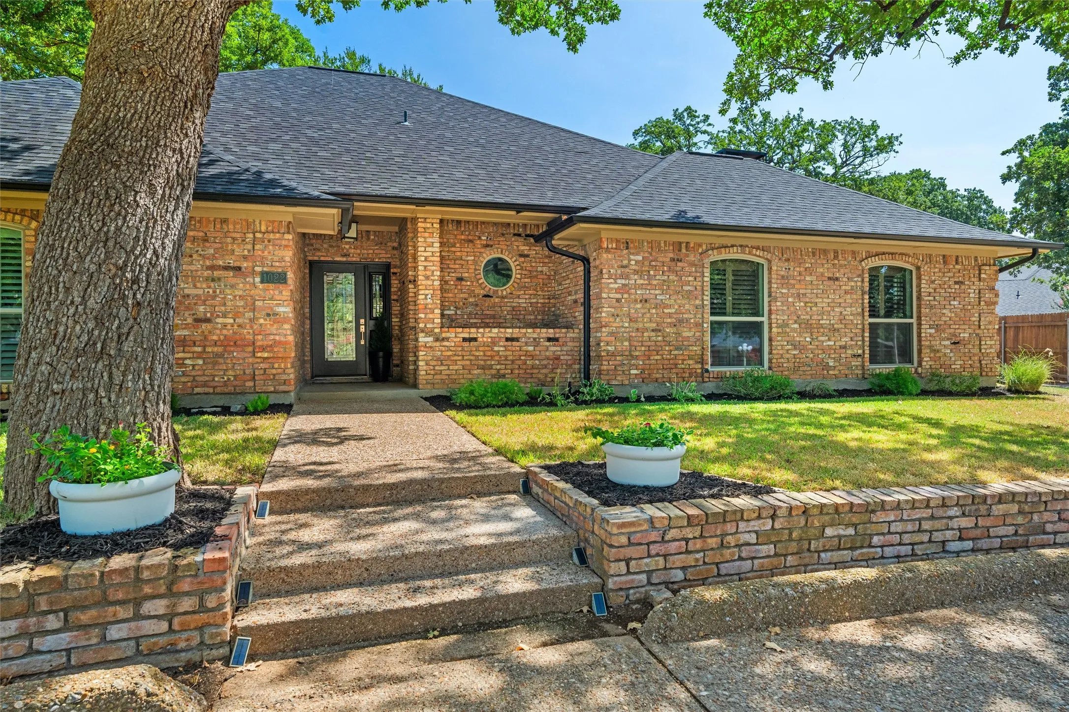 Single Family Residence For Sale in Tarrant County , 1022 Chasemore Drive, Mansfield, Texas 76063, 4 Bedroom, 3 Bathroom, 2 Garage spaces, 2,786 Sqft, built in 1984, mls#21375089, Real Estate Agent in Mansfield, Homes For Sale in Tarrant county, Homes For Sale in Mansfield, Realtor in Mansfield Texas, Real Estate Brokerage Independent Realty Texas, Luminita Cordes Realtor