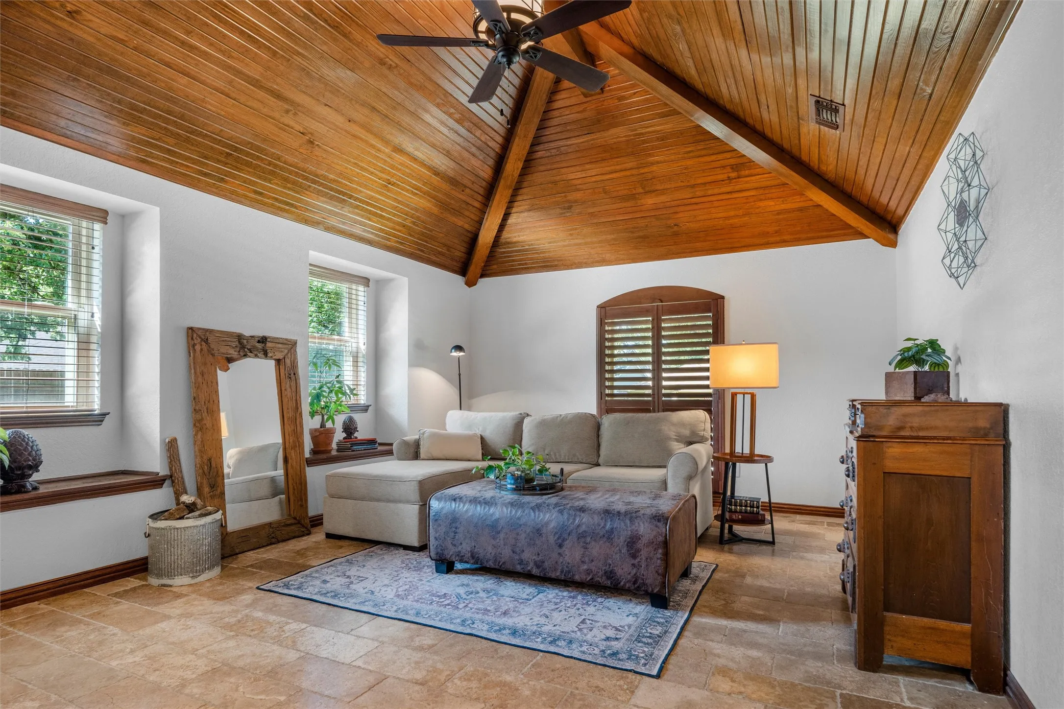 Single Family Residence For Sale in Tarrant County , 1022 Chasemore Drive, Mansfield, Texas 76063, 4 Bedroom, 3 Bathroom, 2 Garage spaces, 2,786 Sqft, built in 1984, mls#21375089, Real Estate Agent in Mansfield, Homes For Sale in Tarrant county, Homes For Sale in Mansfield, Realtor in Mansfield Texas, Real Estate Brokerage Independent Realty Texas, Luminita Cordes Realtor
