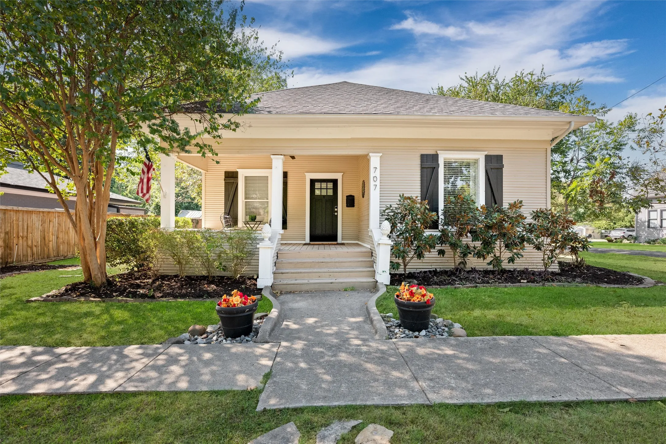 Single Family Residence For Sale in Collin County , 707 Tucker Street, Mc Kinney, Texas 75069, 3 Bedroom, 2 Bathroom, Garage spaces, 1,506 Sqft, built in 1925, mls#21389544, Real Estate Agent in Mc Kinney, Homes For Sale in Collin county, Homes For Sale in Mc Kinney, Realtor in Mc Kinney Texas, Real Estate Brokerage Independent Realty Texas, Luminita Cordes Realtor