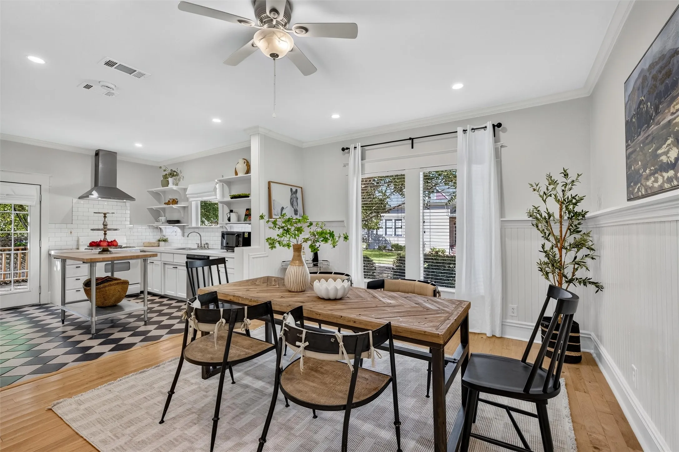 Single Family Residence For Sale in Collin County , 707 Tucker Street, Mc Kinney, Texas 75069, 3 Bedroom, 2 Bathroom, Garage spaces, 1,506 Sqft, built in 1925, mls#21389544, Real Estate Agent in Mc Kinney, Homes For Sale in Collin county, Homes For Sale in Mc Kinney, Realtor in Mc Kinney Texas, Real Estate Brokerage Independent Realty Texas, Luminita Cordes Realtor