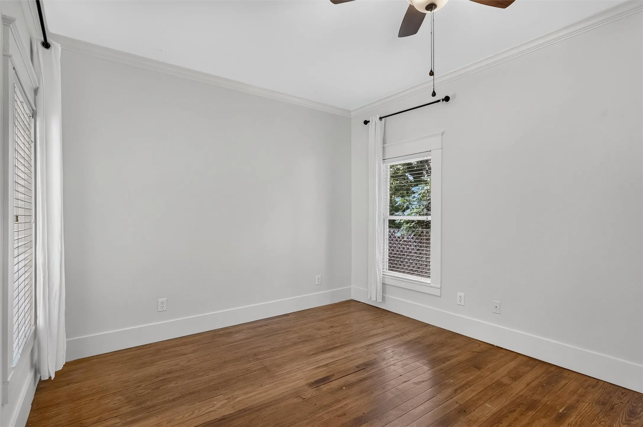 Single Family Residence For Sale in Collin County , 707 Tucker Street, Mc Kinney, Texas 75069, 3 Bedroom, 2 Bathroom, Garage spaces, 1,506 Sqft, built in 1925, mls#21389544, Real Estate Agent in Mc Kinney, Homes For Sale in Collin county, Homes For Sale in Mc Kinney, Realtor in Mc Kinney Texas, Real Estate Brokerage Independent Realty Texas, Luminita Cordes Realtor