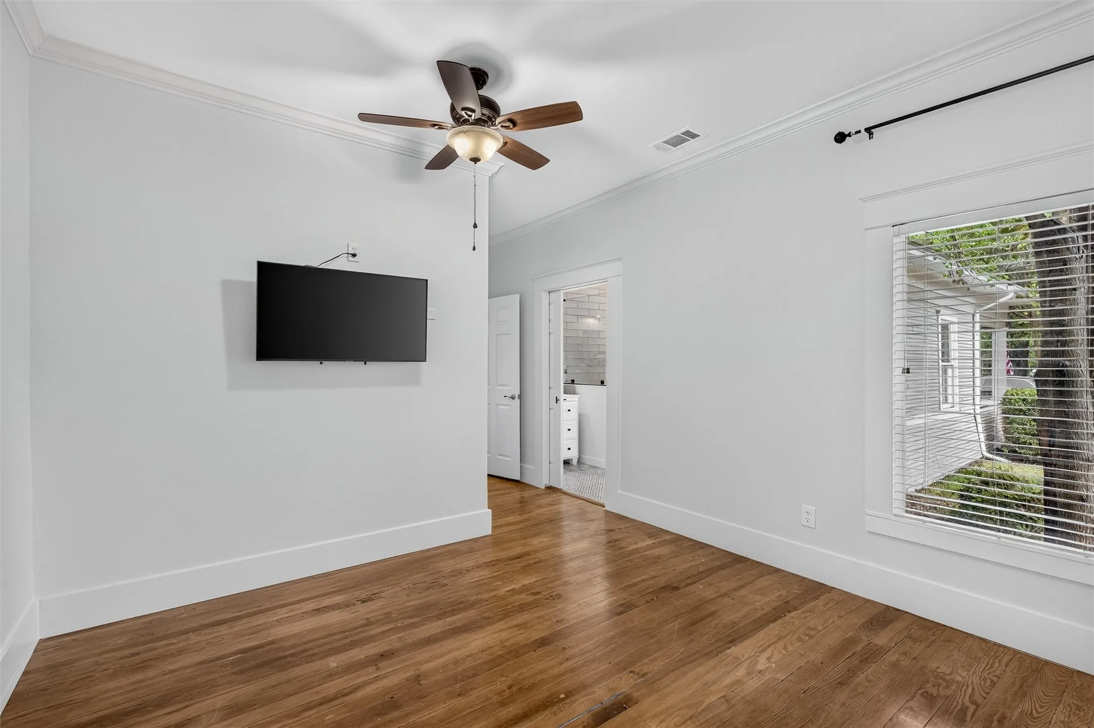 Single Family Residence For Sale in Collin County , 707 Tucker Street, Mc Kinney, Texas 75069, 3 Bedroom, 2 Bathroom, Garage spaces, 1,506 Sqft, built in 1925, mls#21389544, Real Estate Agent in Mc Kinney, Homes For Sale in Collin county, Homes For Sale in Mc Kinney, Realtor in Mc Kinney Texas, Real Estate Brokerage Independent Realty Texas, Luminita Cordes Realtor