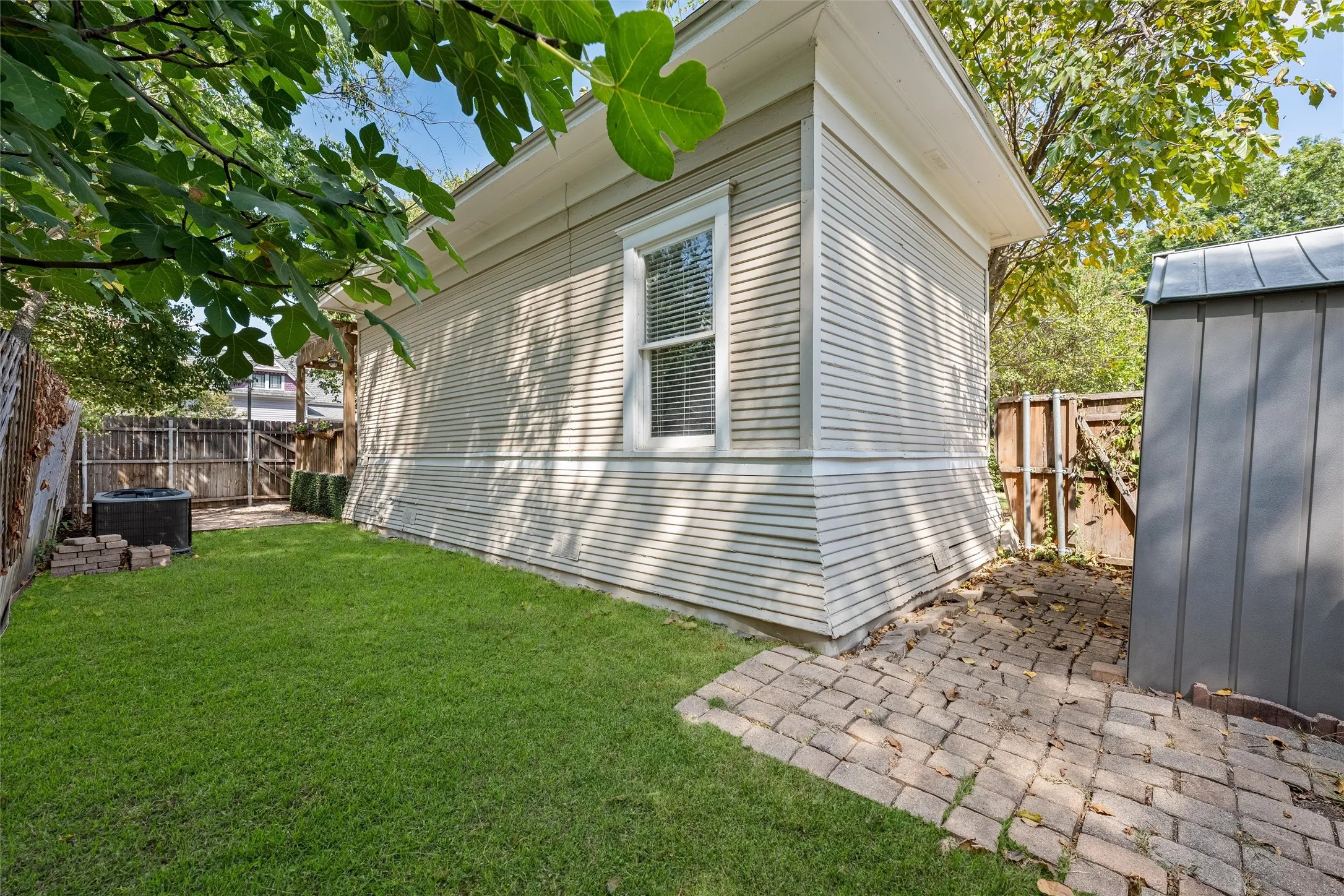 Single Family Residence For Sale in Collin County , 707 Tucker Street, Mc Kinney, Texas 75069, 3 Bedroom, 2 Bathroom, Garage spaces, 1,506 Sqft, built in 1925, mls#21389544, Real Estate Agent in Mc Kinney, Homes For Sale in Collin county, Homes For Sale in Mc Kinney, Realtor in Mc Kinney Texas, Real Estate Brokerage Independent Realty Texas, Luminita Cordes Realtor