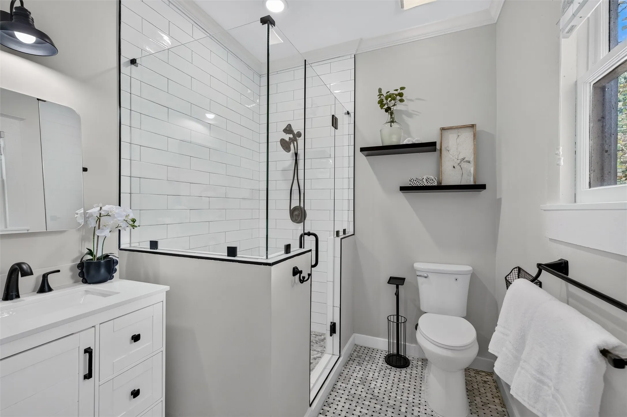Single Family Residence For Sale in Collin County , 707 Tucker Street, Mc Kinney, Texas 75069, 3 Bedroom, 2 Bathroom, Garage spaces, 1,506 Sqft, built in 1925, mls#21389544, Real Estate Agent in Mc Kinney, Homes For Sale in Collin county, Homes For Sale in Mc Kinney, Realtor in Mc Kinney Texas, Real Estate Brokerage Independent Realty Texas, Luminita Cordes Realtor