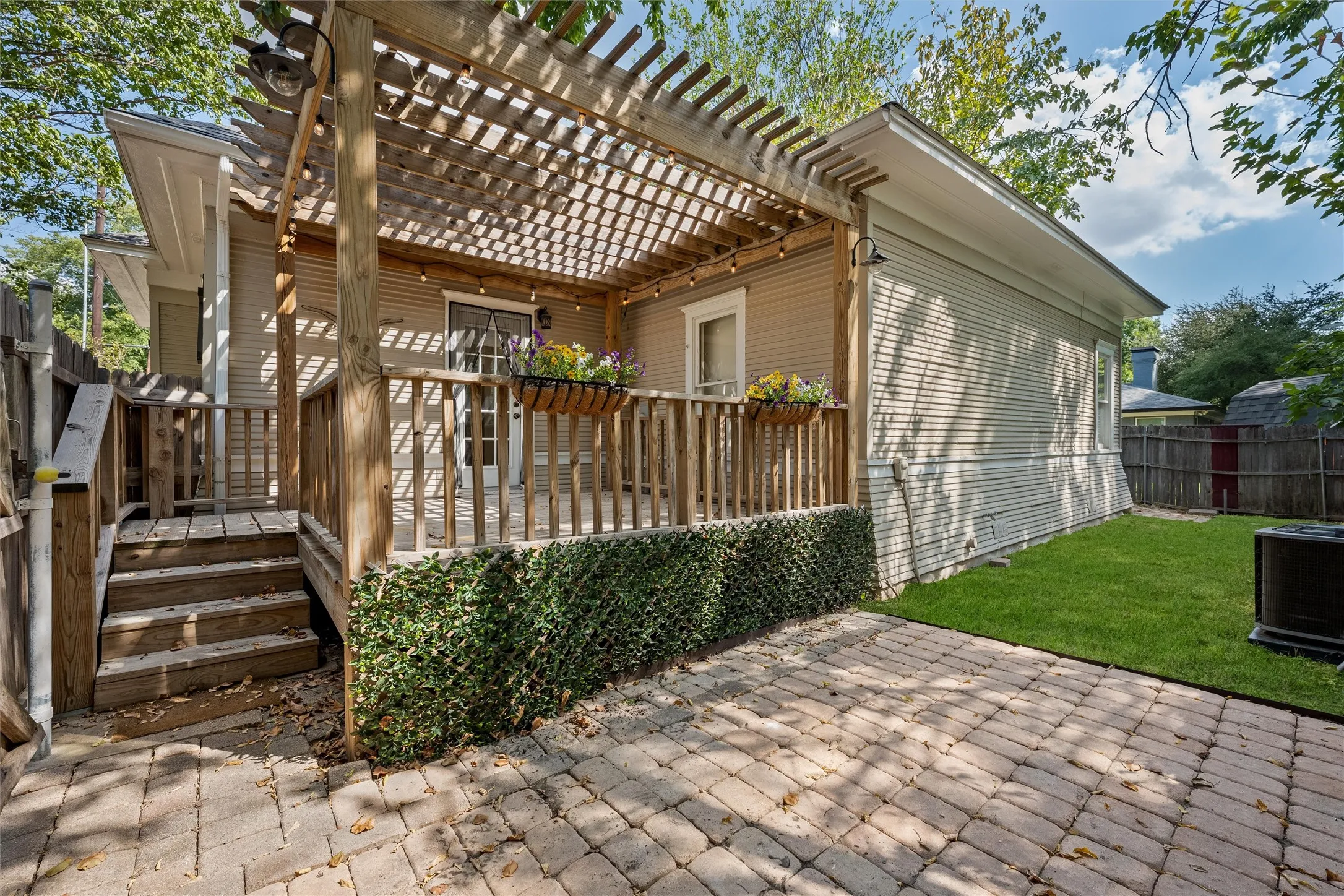 Single Family Residence For Sale in Collin County , 707 Tucker Street, Mc Kinney, Texas 75069, 3 Bedroom, 2 Bathroom, Garage spaces, 1,506 Sqft, built in 1925, mls#21389544, Real Estate Agent in Mc Kinney, Homes For Sale in Collin county, Homes For Sale in Mc Kinney, Realtor in Mc Kinney Texas, Real Estate Brokerage Independent Realty Texas, Luminita Cordes Realtor