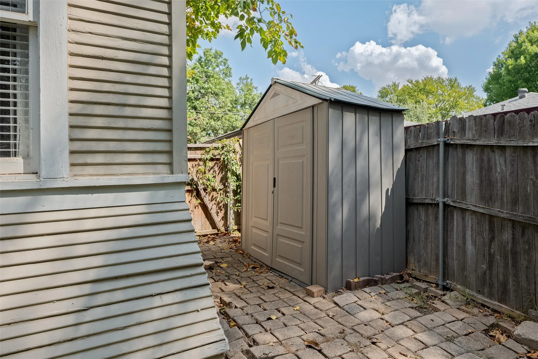 Single Family Residence For Sale in Collin County , 707 Tucker Street, Mc Kinney, Texas 75069, 3 Bedroom, 2 Bathroom, Garage spaces, 1,506 Sqft, built in 1925, mls#21389544, Real Estate Agent in Mc Kinney, Homes For Sale in Collin county, Homes For Sale in Mc Kinney, Realtor in Mc Kinney Texas, Real Estate Brokerage Independent Realty Texas, Luminita Cordes Realtor