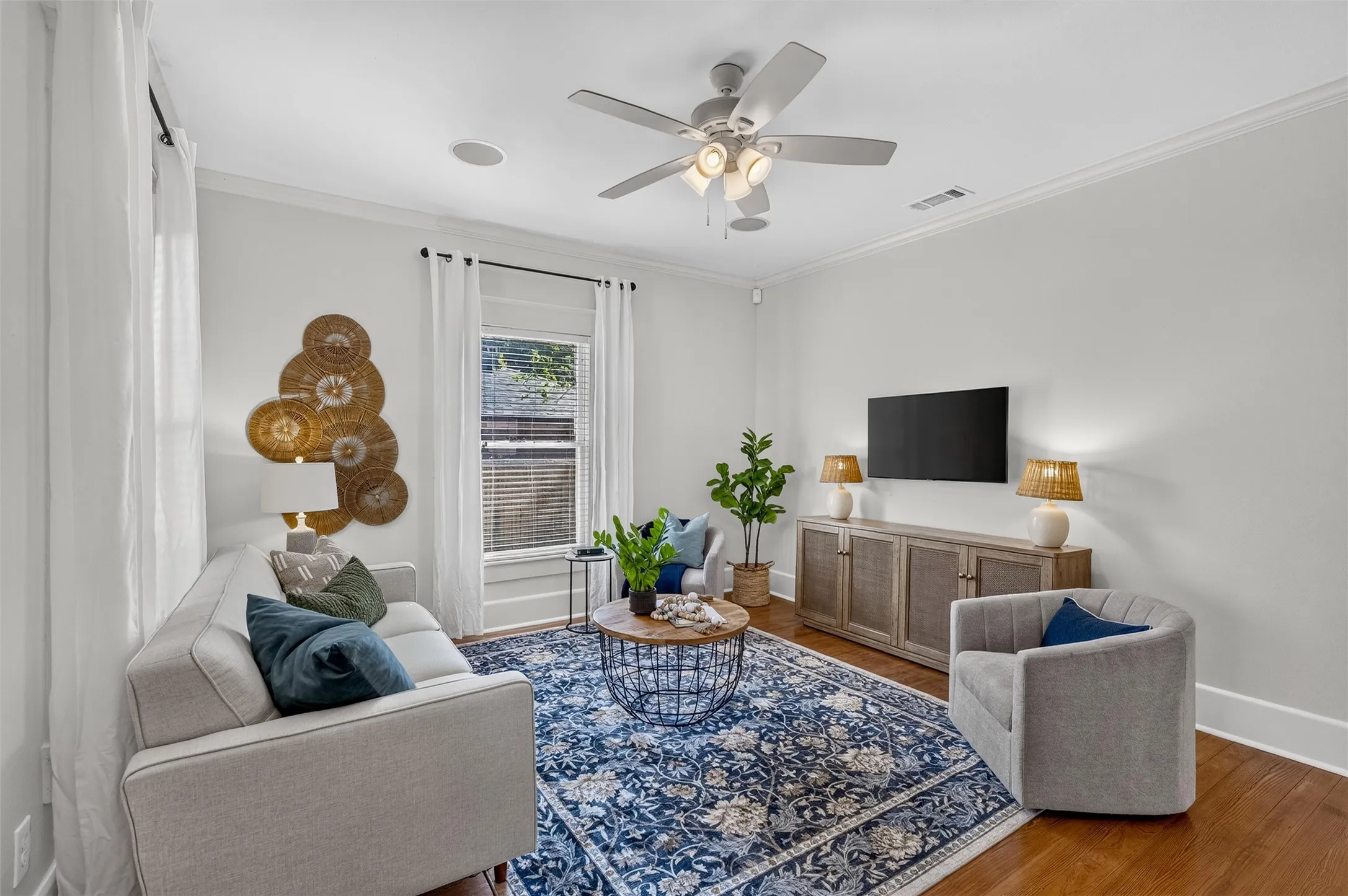 Single Family Residence For Sale in Collin County , 707 Tucker Street, Mc Kinney, Texas 75069, 3 Bedroom, 2 Bathroom, Garage spaces, 1,506 Sqft, built in 1925, mls#21389544, Real Estate Agent in Mc Kinney, Homes For Sale in Collin county, Homes For Sale in Mc Kinney, Realtor in Mc Kinney Texas, Real Estate Brokerage Independent Realty Texas, Luminita Cordes Realtor
