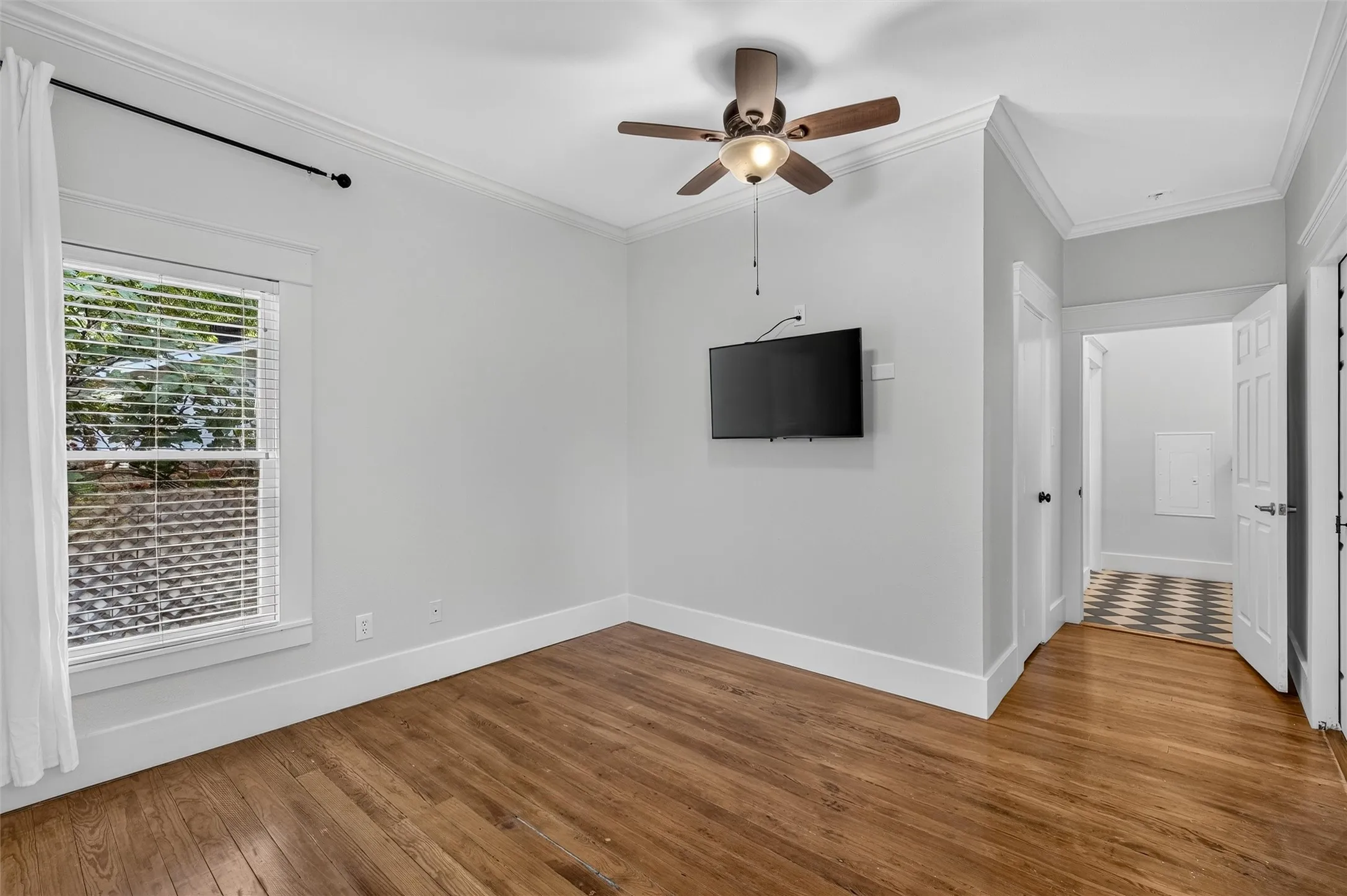 Single Family Residence For Sale in Collin County , 707 Tucker Street, Mc Kinney, Texas 75069, 3 Bedroom, 2 Bathroom, Garage spaces, 1,506 Sqft, built in 1925, mls#21389544, Real Estate Agent in Mc Kinney, Homes For Sale in Collin county, Homes For Sale in Mc Kinney, Realtor in Mc Kinney Texas, Real Estate Brokerage Independent Realty Texas, Luminita Cordes Realtor