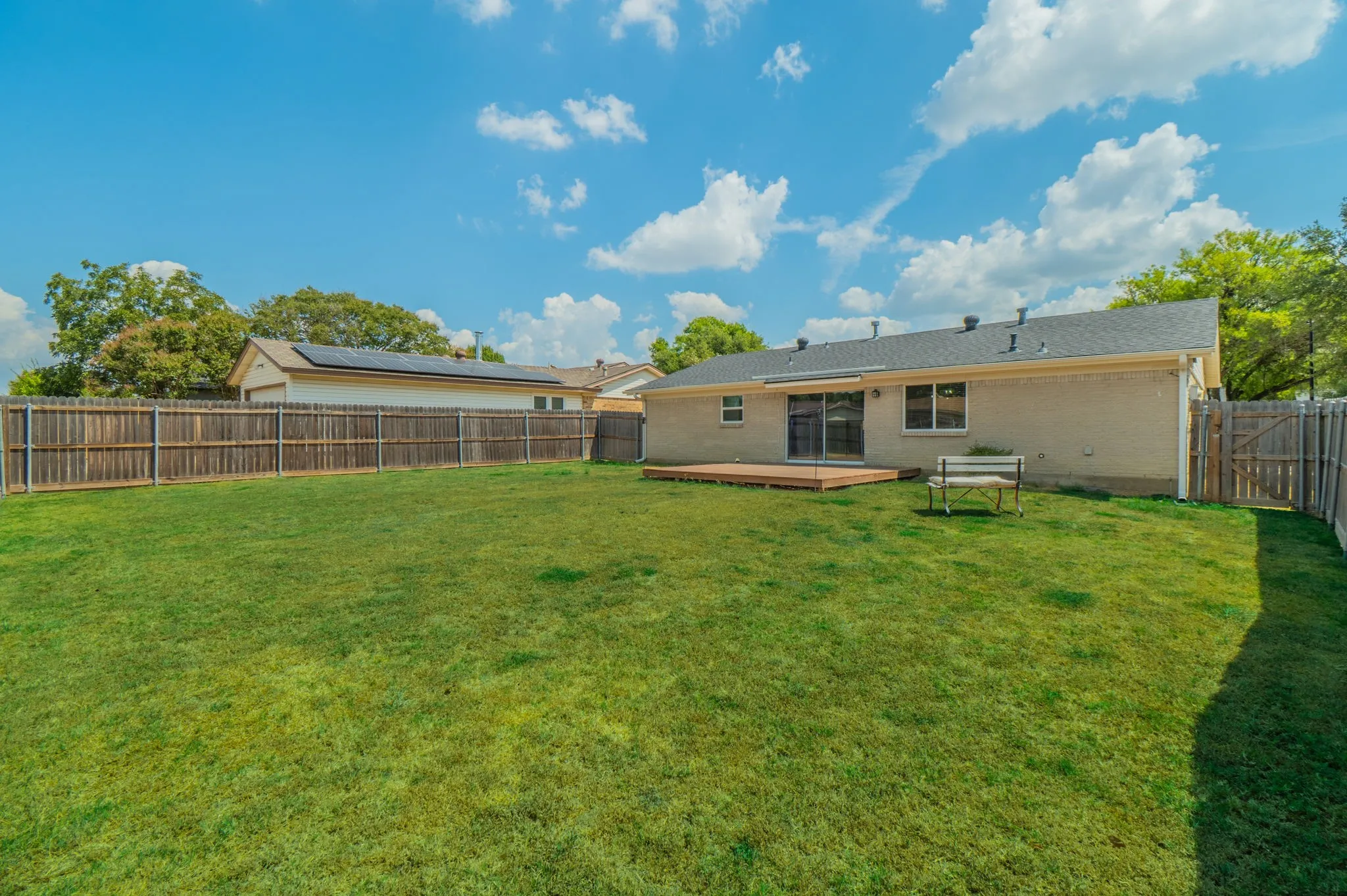 Single Family Residence For Sale in Dallas County , 1101 Tahoe Drive, Garland, Texas 75043, 3 Bedroom, 2 Bathroom, 1 Garage spaces, 1,257 Sqft, built in 1967, mls#21386511, Real Estate Agent in Garland, Homes For Sale in Dallas county, Homes For Sale in Garland, Realtor in Garland Texas, Real Estate Brokerage Independent Realty Texas, Luminita Cordes Realtor