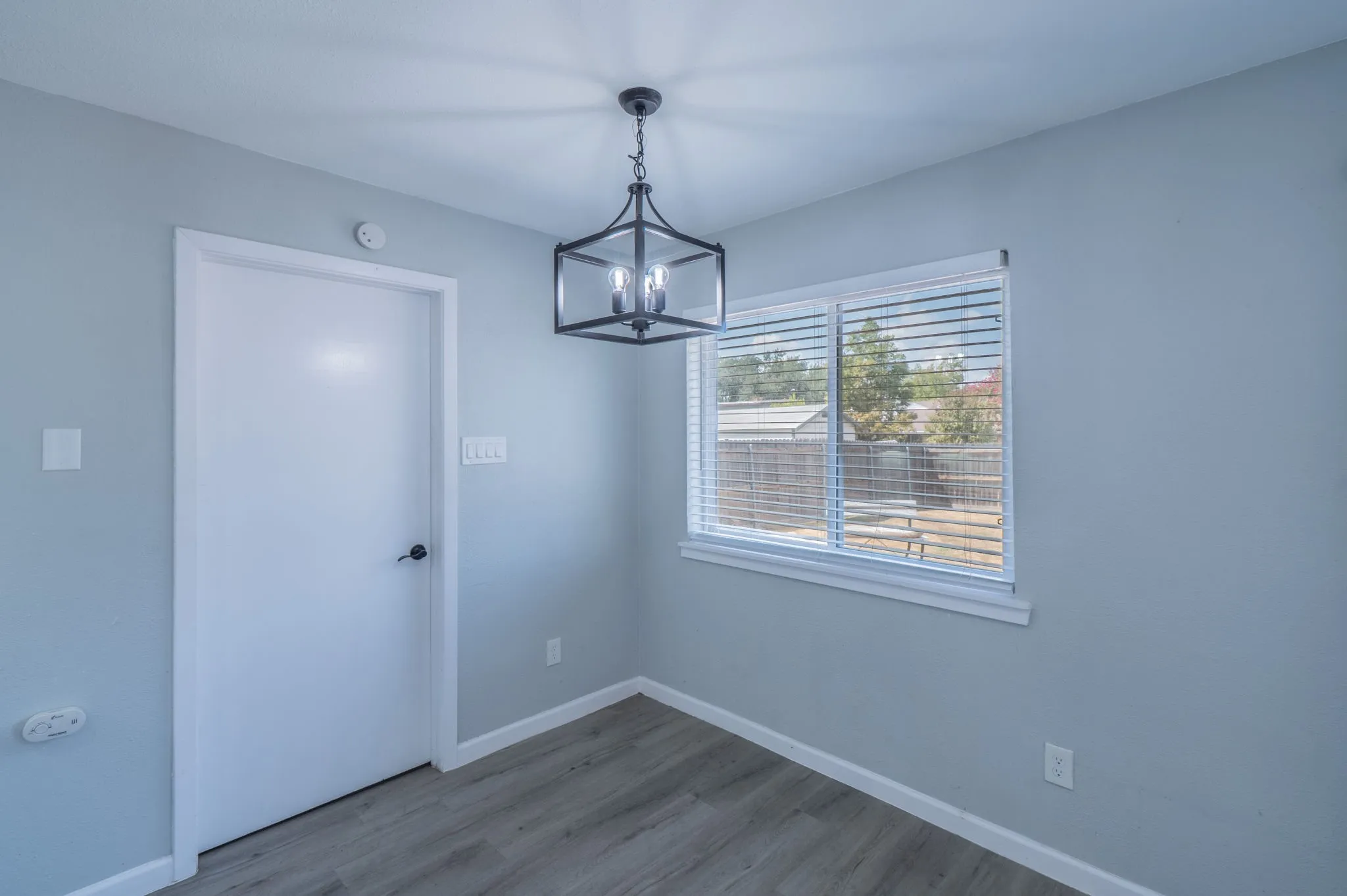 Single Family Residence For Sale in Dallas County , 1101 Tahoe Drive, Garland, Texas 75043, 3 Bedroom, 2 Bathroom, 1 Garage spaces, 1,257 Sqft, built in 1967, mls#21386511, Real Estate Agent in Garland, Homes For Sale in Dallas county, Homes For Sale in Garland, Realtor in Garland Texas, Real Estate Brokerage Independent Realty Texas, Luminita Cordes Realtor