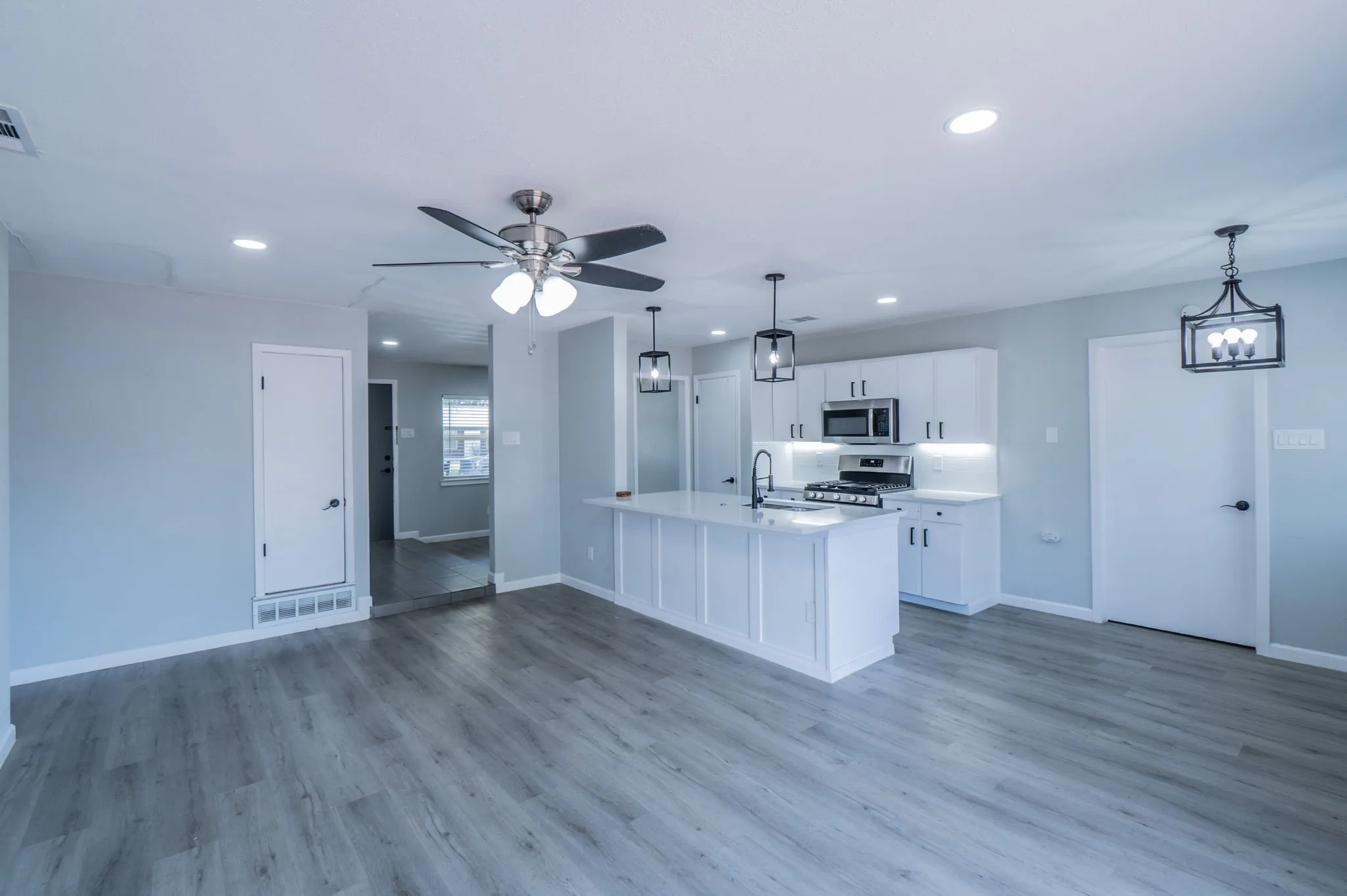 Single Family Residence For Sale in Dallas County , 1101 Tahoe Drive, Garland, Texas 75043, 3 Bedroom, 2 Bathroom, 1 Garage spaces, 1,257 Sqft, built in 1967, mls#21386511, Real Estate Agent in Garland, Homes For Sale in Dallas county, Homes For Sale in Garland, Realtor in Garland Texas, Real Estate Brokerage Independent Realty Texas, Luminita Cordes Realtor
