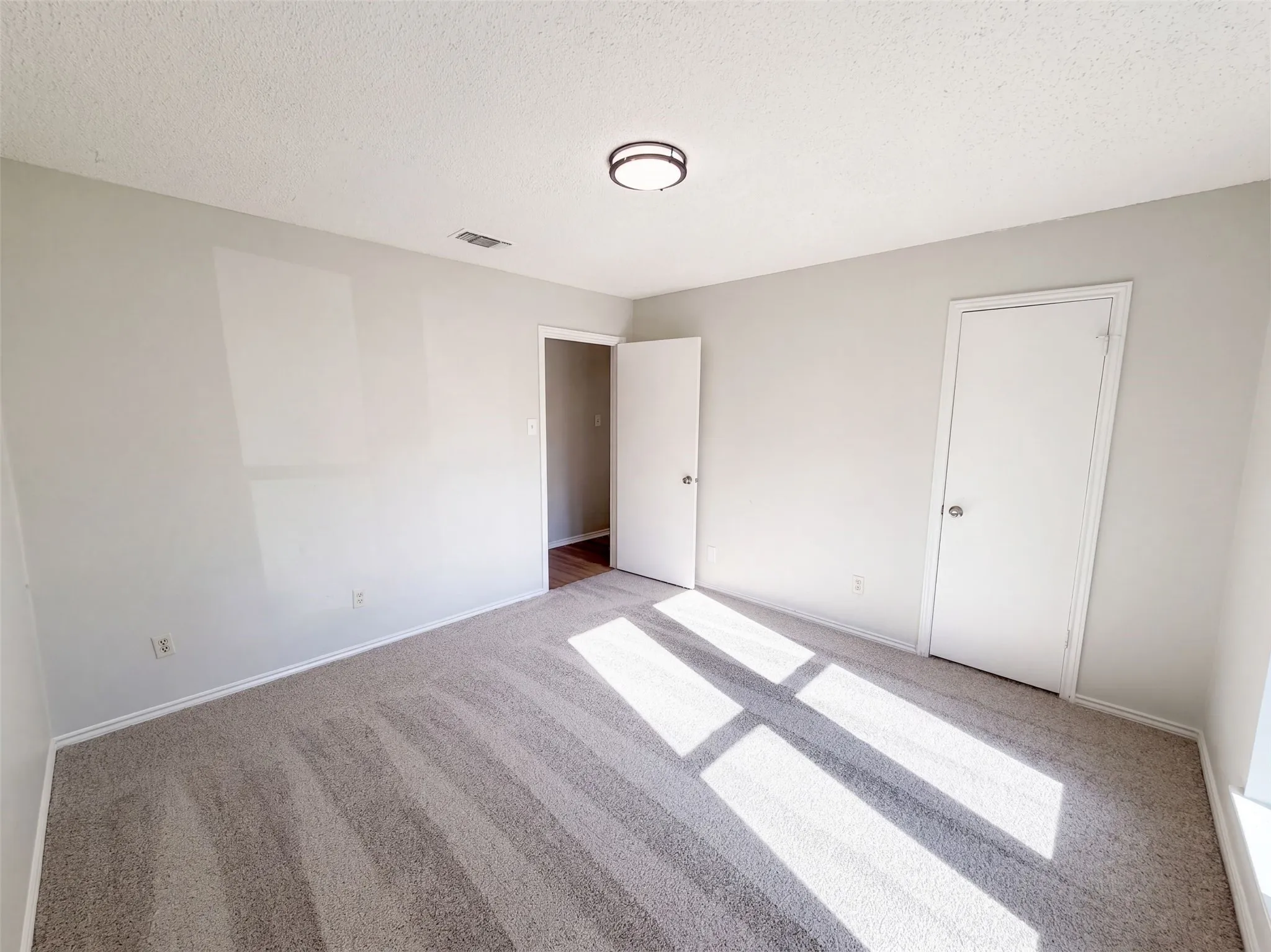 Single Family Residence For Sale in Tarrant County , 2209 Mountainview Drive, Hurst, Texas 76054, 3 Bedroom, 2 Bathroom, 2 Garage spaces, 1,521 Sqft, built in 1973, mls#21389797, Real Estate Agent in Hurst, Homes For Sale in Tarrant county, Homes For Sale in Hurst, Realtor in Hurst Texas, Real Estate Brokerage Independent Realty Texas, Luminita Cordes Realtor