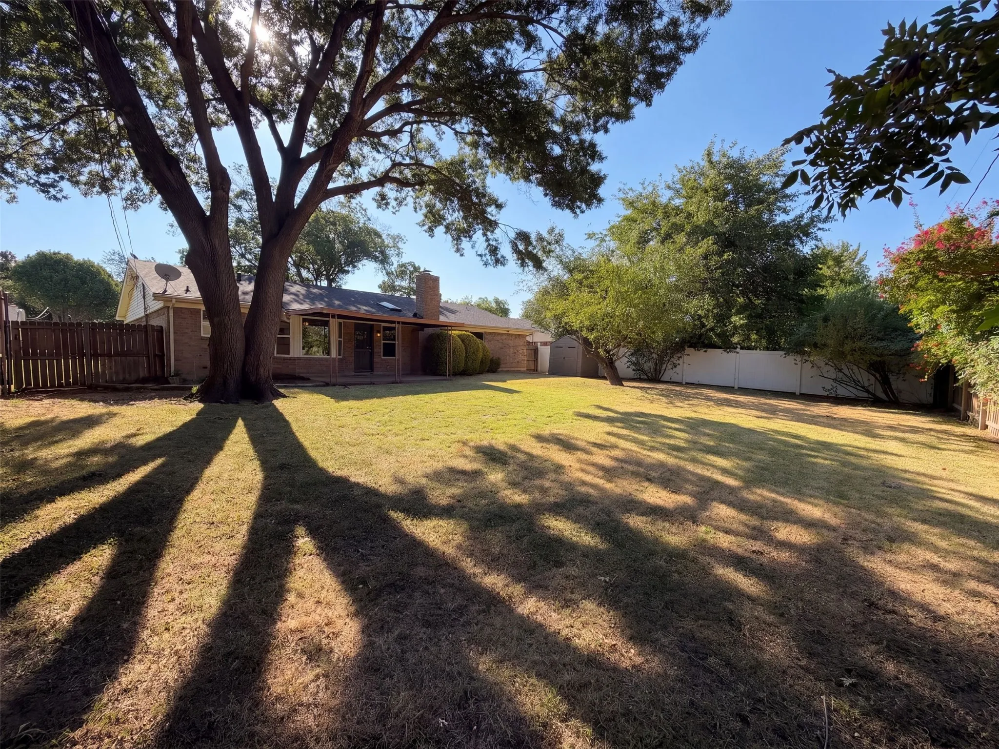Single Family Residence For Sale in Tarrant County , 2209 Mountainview Drive, Hurst, Texas 76054, 3 Bedroom, 2 Bathroom, 2 Garage spaces, 1,521 Sqft, built in 1973, mls#21389797, Real Estate Agent in Hurst, Homes For Sale in Tarrant county, Homes For Sale in Hurst, Realtor in Hurst Texas, Real Estate Brokerage Independent Realty Texas, Luminita Cordes Realtor