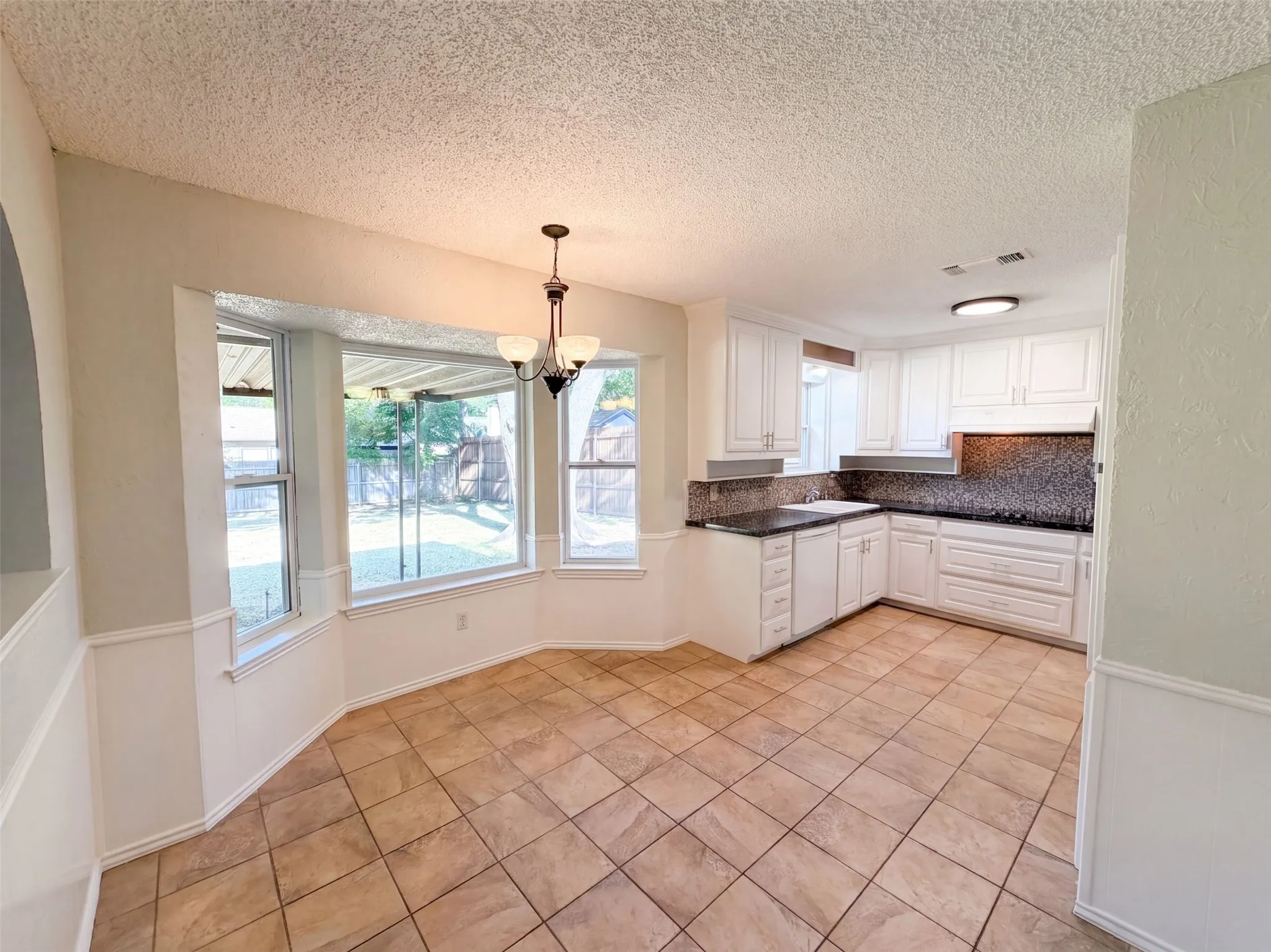 Single Family Residence For Sale in Tarrant County , 2209 Mountainview Drive, Hurst, Texas 76054, 3 Bedroom, 2 Bathroom, 2 Garage spaces, 1,521 Sqft, built in 1973, mls#21389797, Real Estate Agent in Hurst, Homes For Sale in Tarrant county, Homes For Sale in Hurst, Realtor in Hurst Texas, Real Estate Brokerage Independent Realty Texas, Luminita Cordes Realtor
